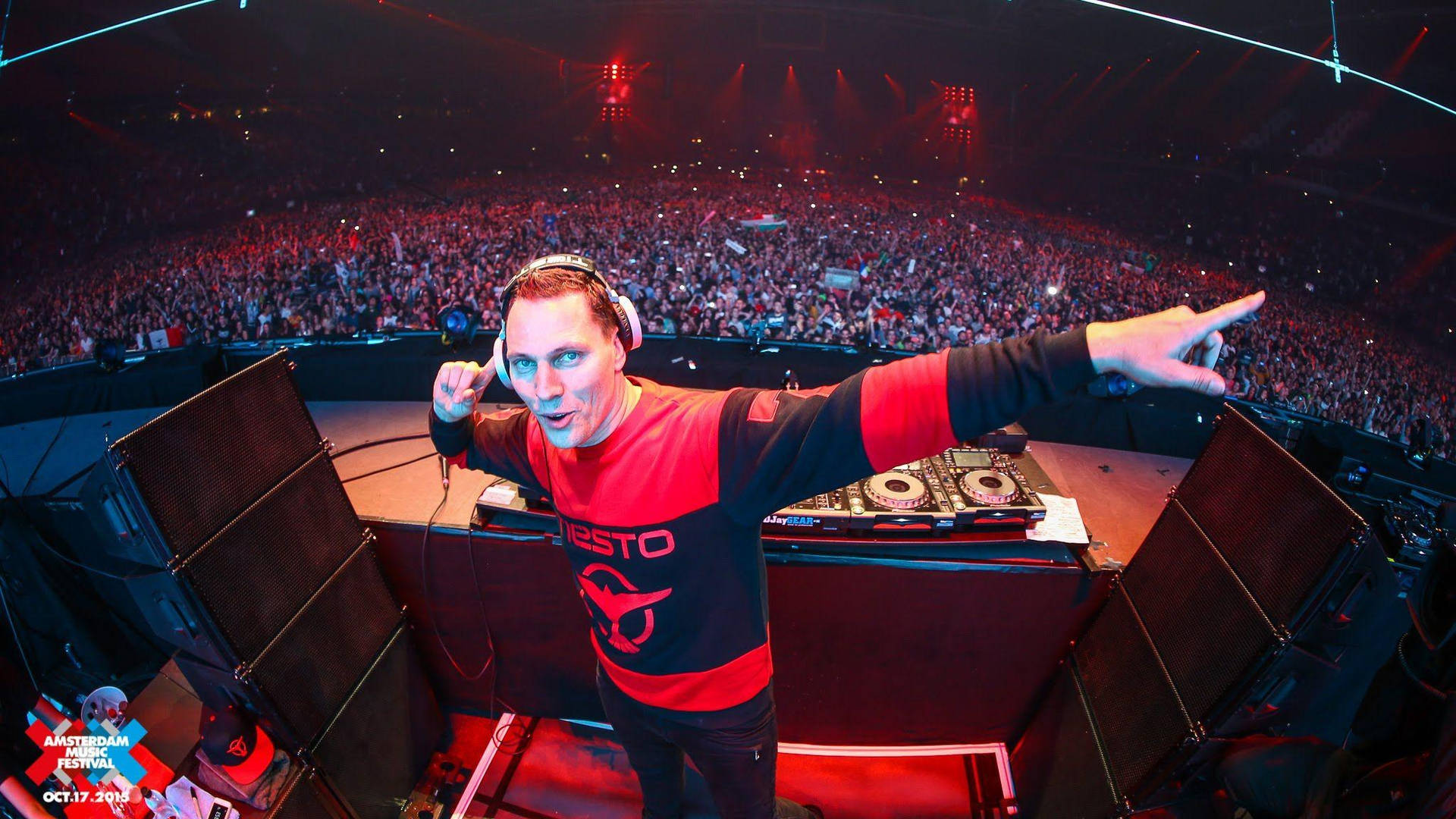 Caption: Electrifying Performance By Tiesto At Amsterdam Music Festival 2015 Background