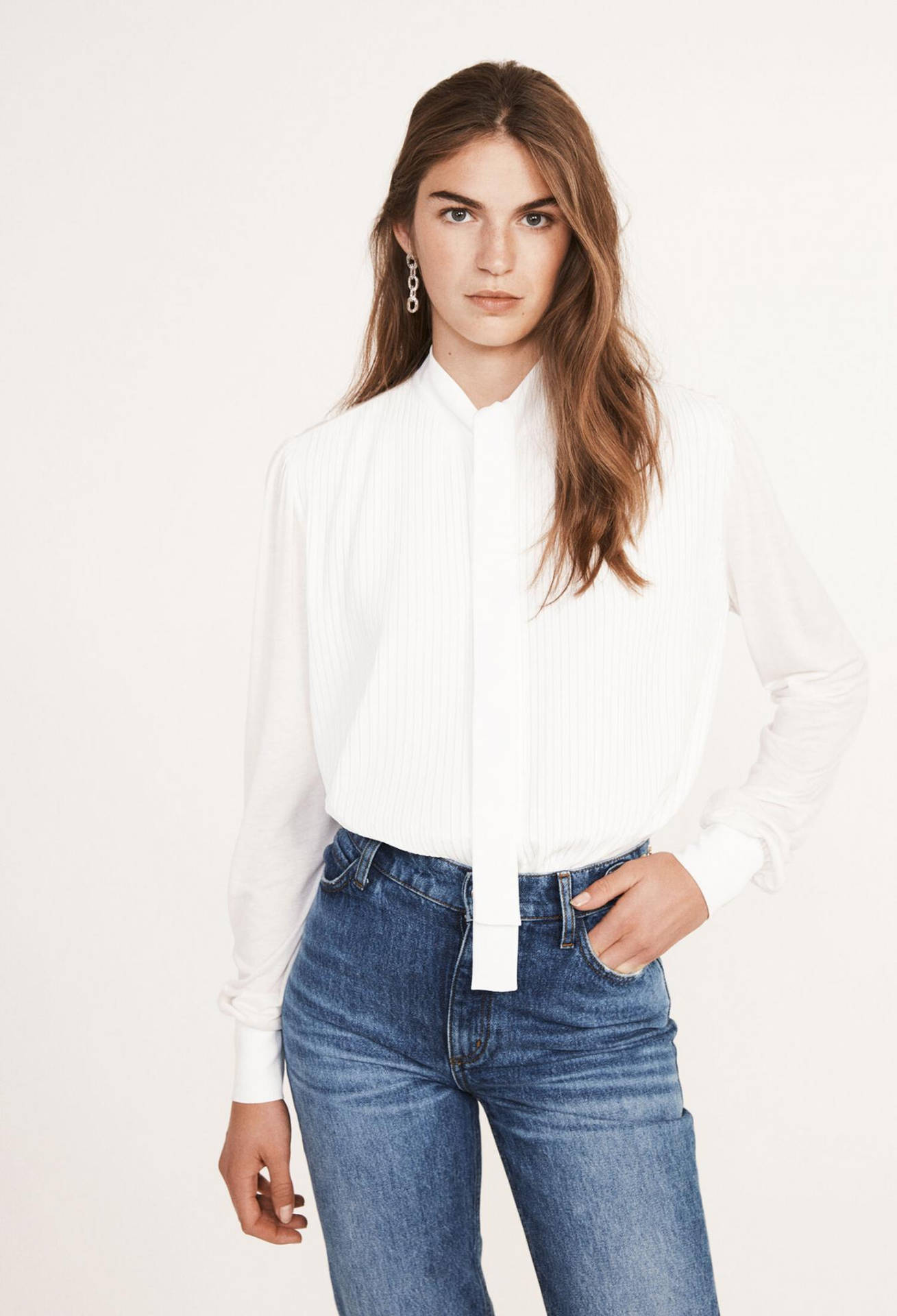 Caption: Elegance In Simplicity With Claudie Pierlot White Long-sleeved Top Background