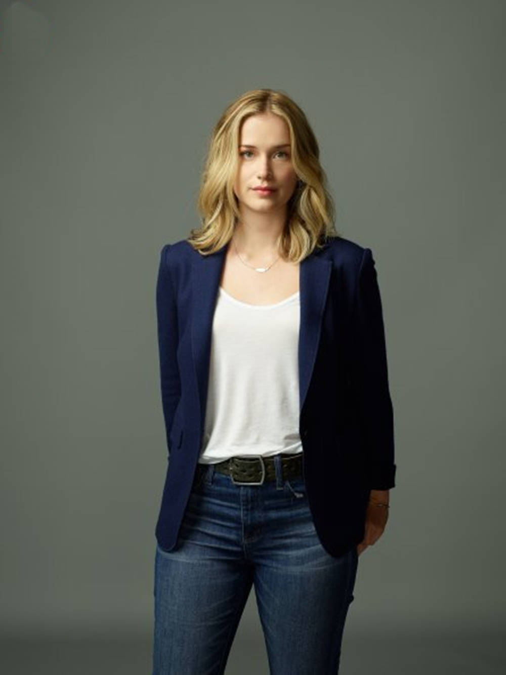 Caption: Elegant Elizabeth Lail, You Series Actress Background