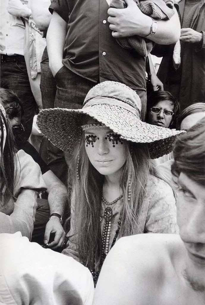 Caption: Embracing The Spirit Of Woodstock: Vintage Makeup And Fashion Inspiration Background
