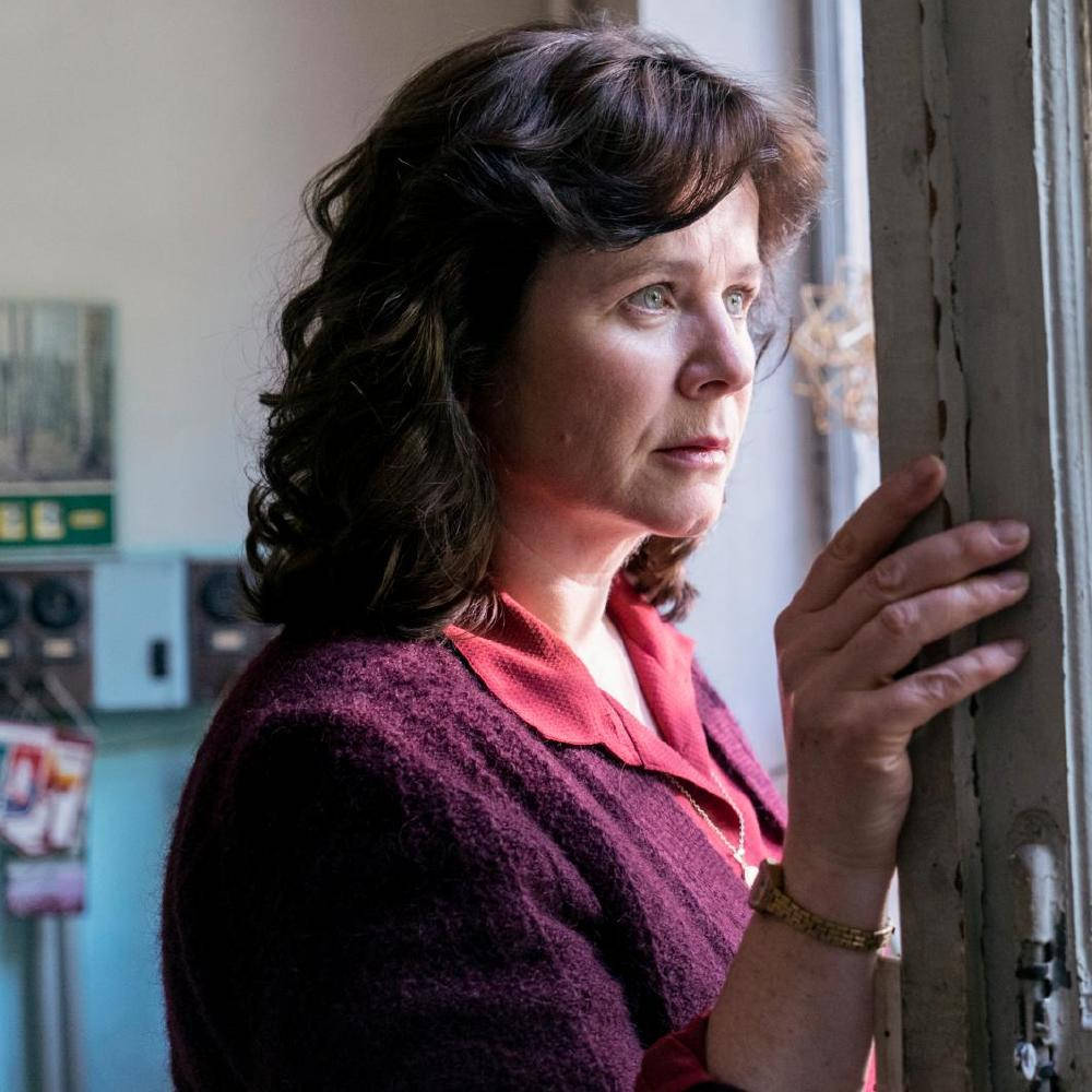 Caption: Emily Watson Portraying The Character Ulana Khomyuk Background