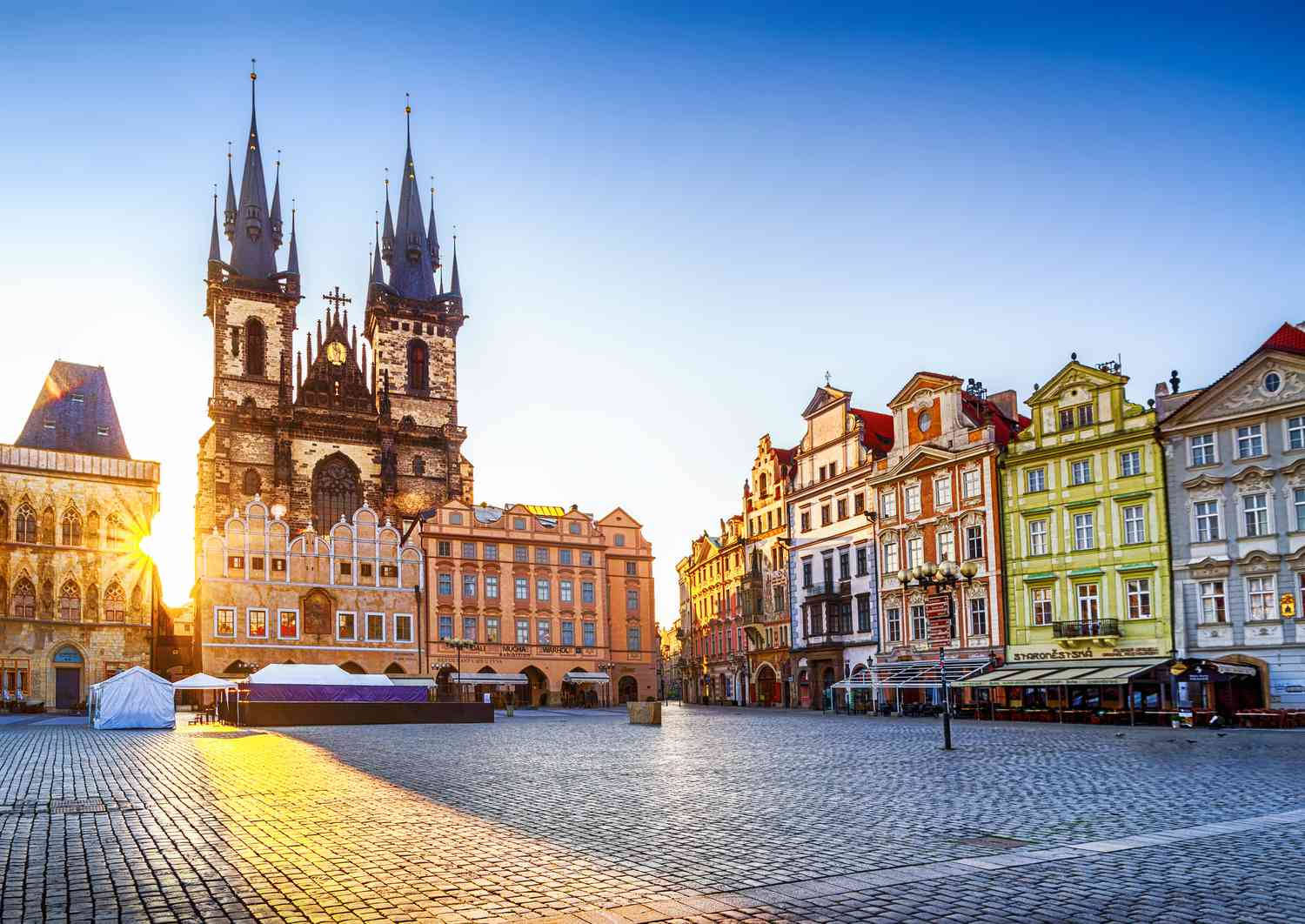 Caption: Enchanting Dawn At Prague's Stately Church Background