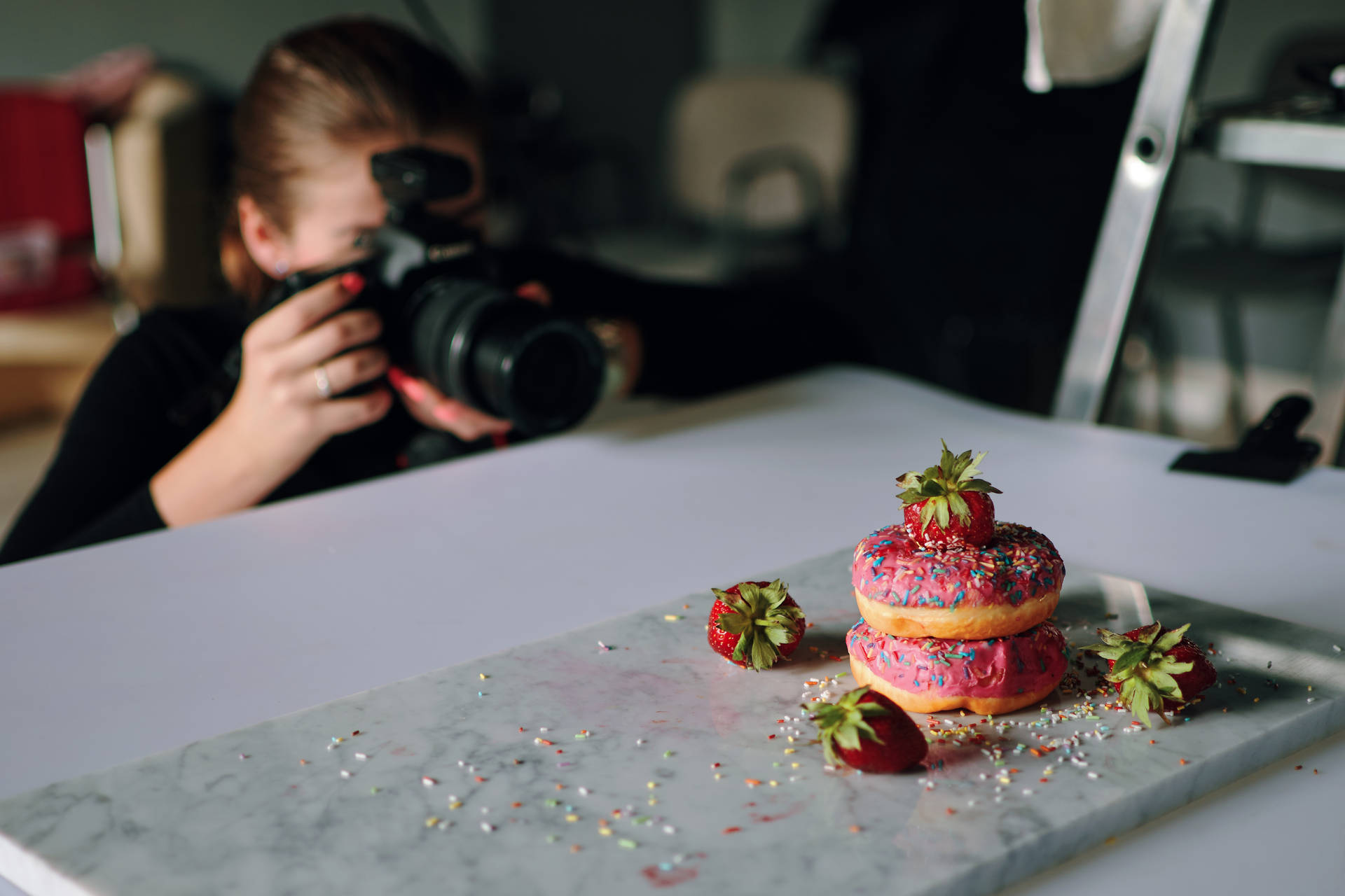 Caption: Engaging Visual Pop: Donuts Captured In Studio Background