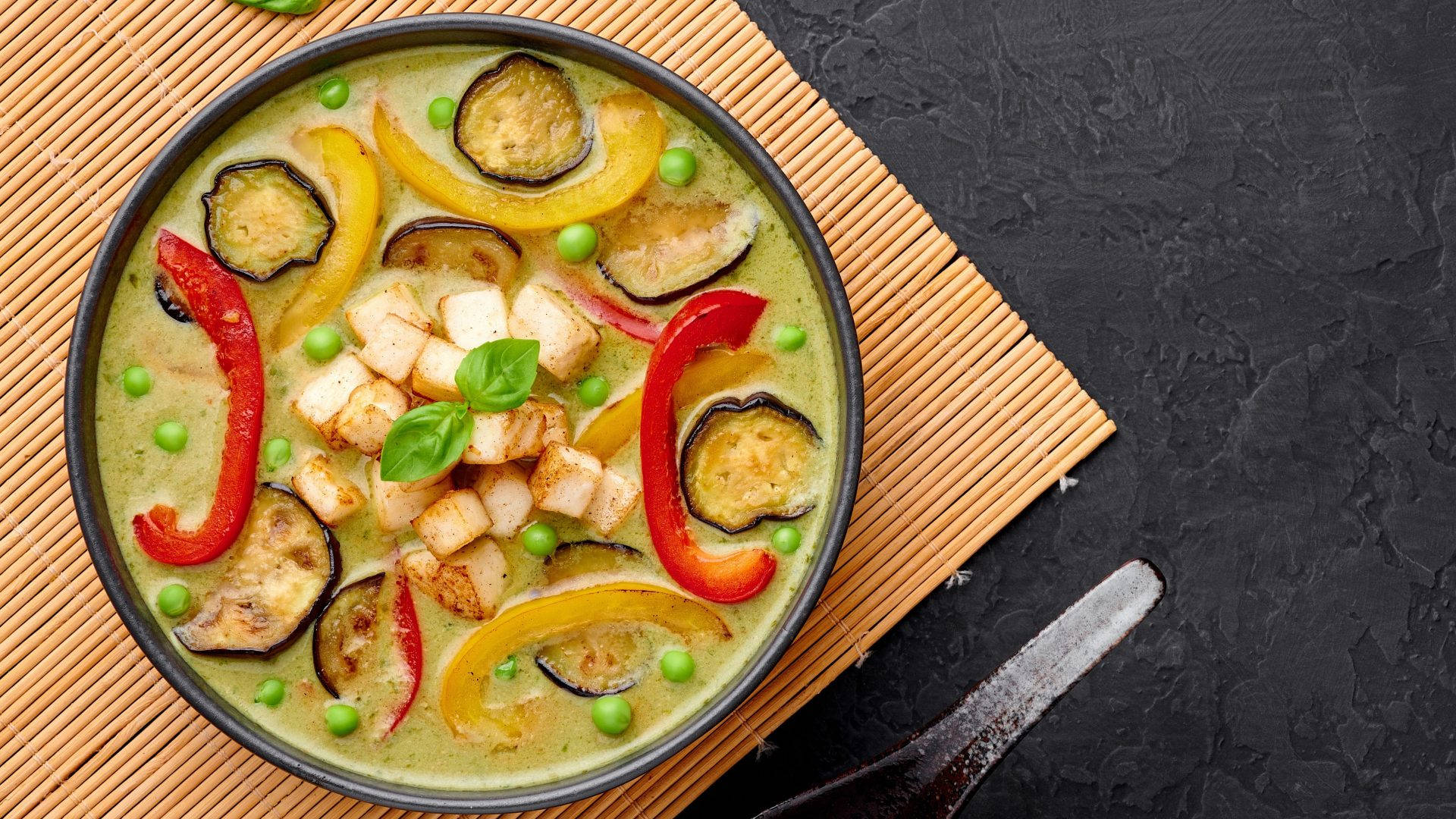 Caption: Exquisite Green Vegetarian Thai Curry With Tofu Background