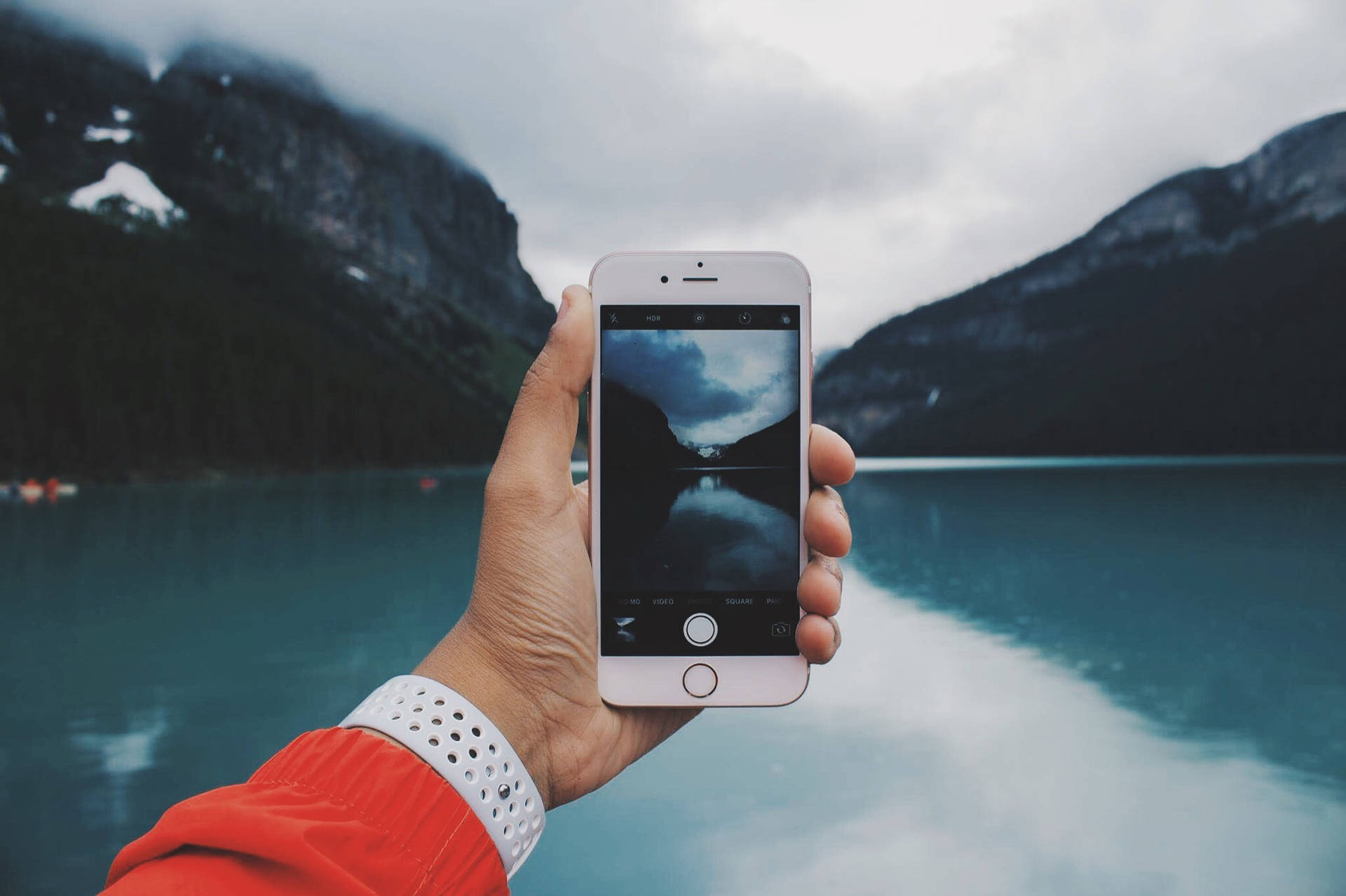 Caption: Exquisite Iphone 8 Against A Simple, Elegant Background Background