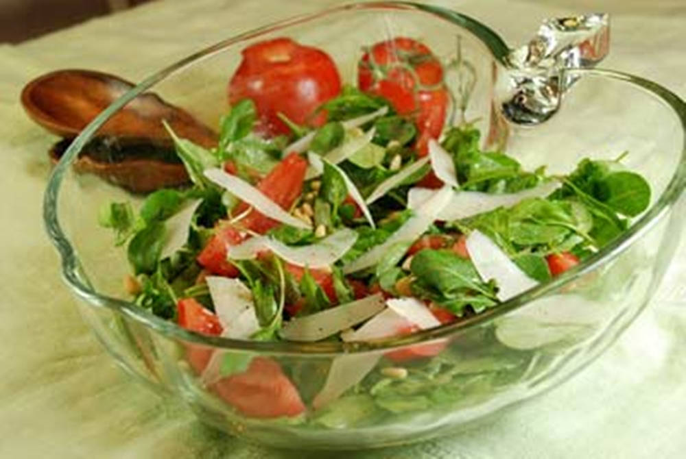 Caption: Fresh Arugula Salad With Tomatoes And Onions Background