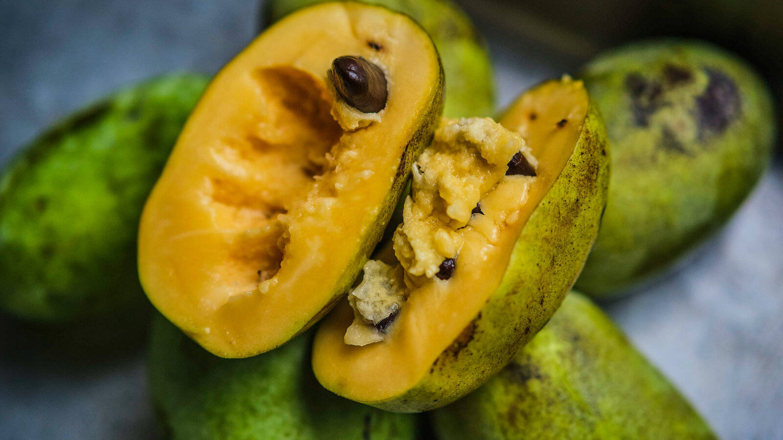 Caption: Fresh Pawpaw Fruit On Display