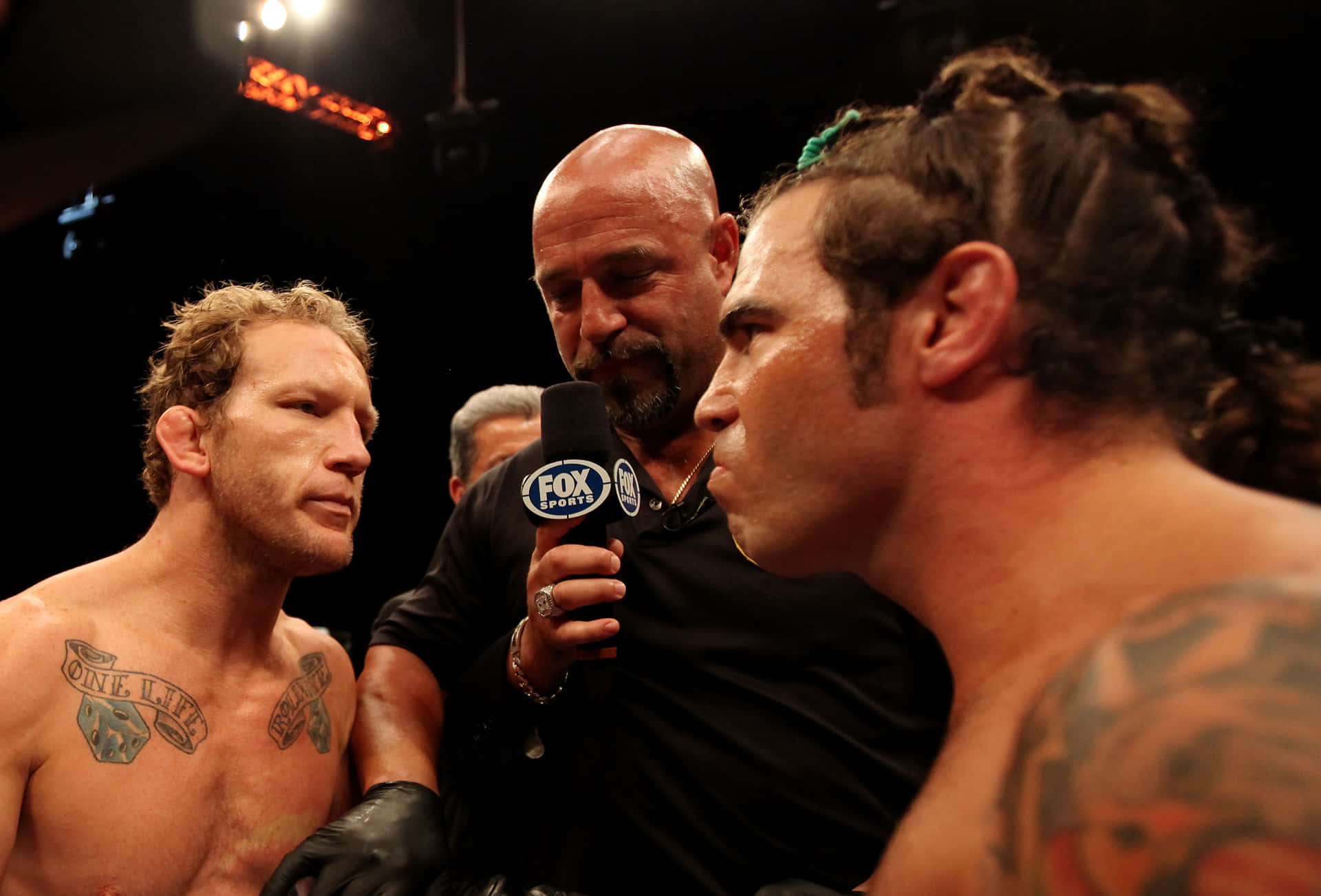 Caption: Gray Maynard Gearing Up For A Fighting Bout Background