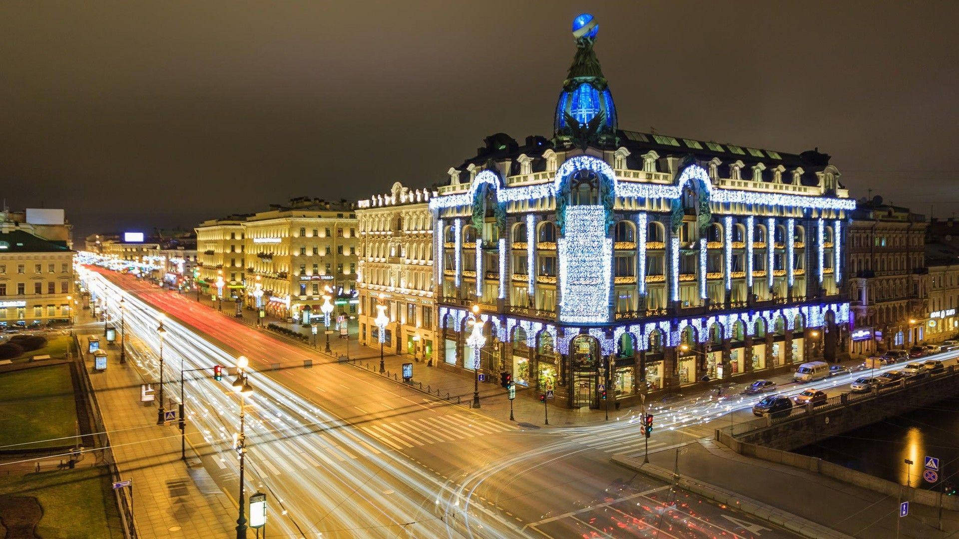 Caption: Iconic Singer Café Building In The Heart Of Saint Petersburg