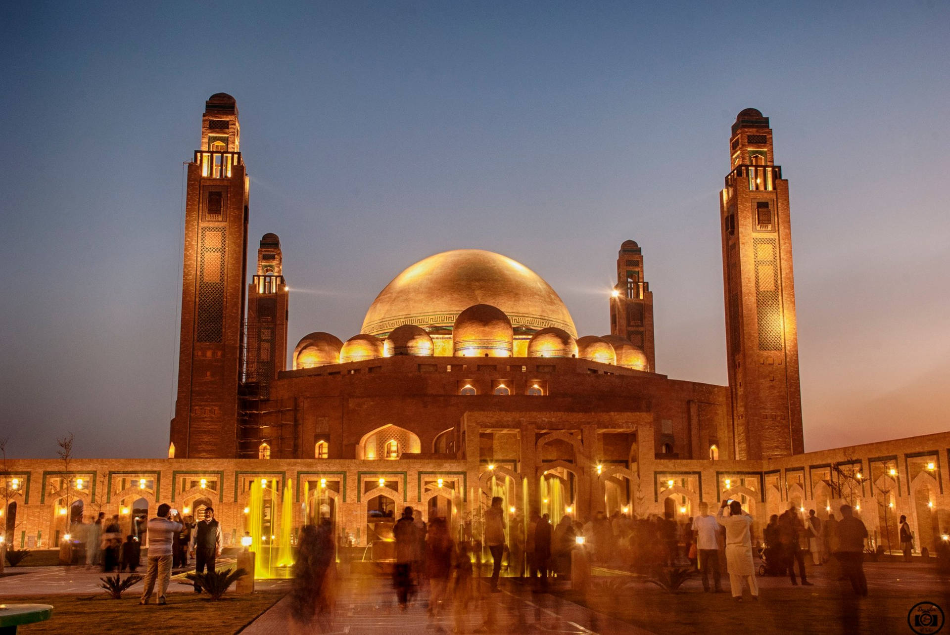 Caption: Illuminating Grandeur Of The Grand Jamia Mosque, Lahore Background