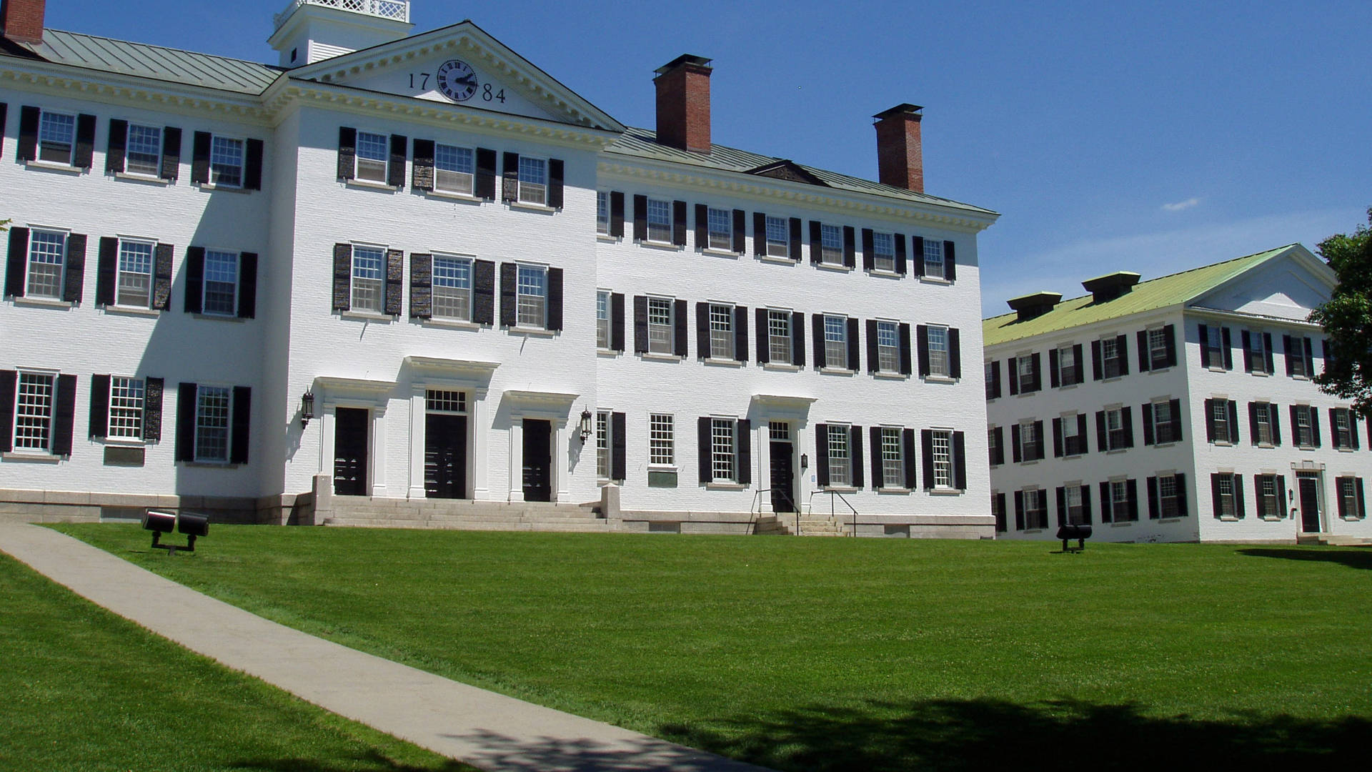 Caption: Impressive Facade Of Dartmouth College Hall. Background