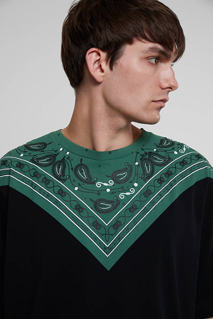 Caption: Impressive Marcelo Burlon Green Bandana Shirt. Background