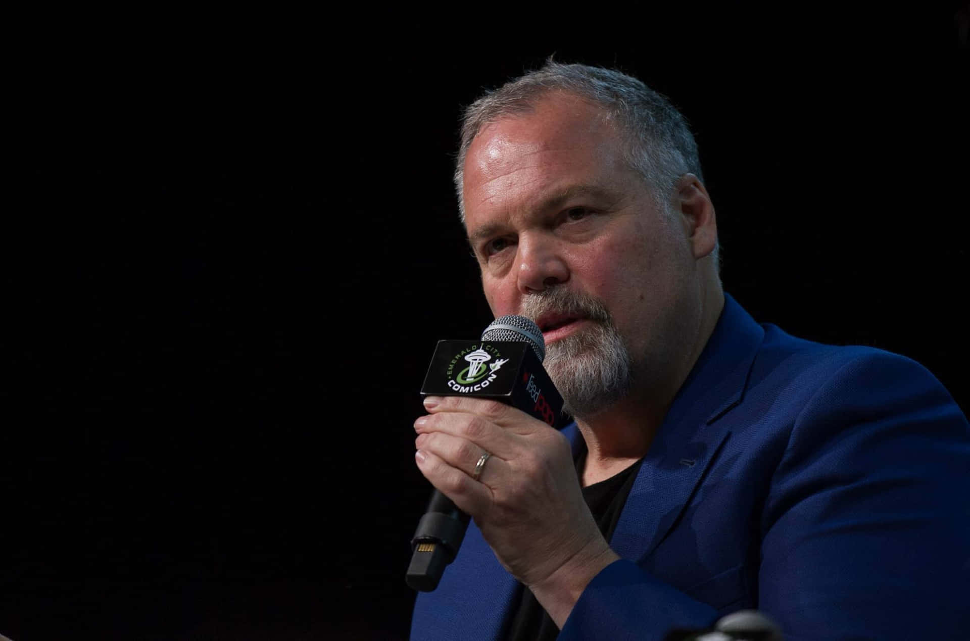 Caption: Intricate Portrait Of Vincent D'onofrio Background