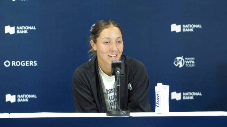 Caption: Jessica Pegula Answering Questions During A Press Conference Background