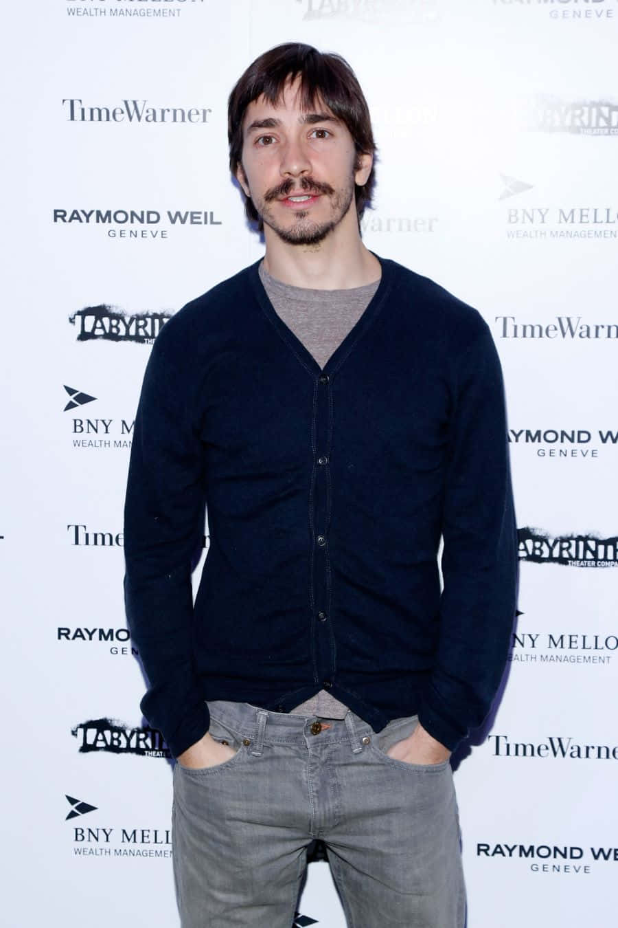 Caption: Justin Long Posing At A Photoshoot