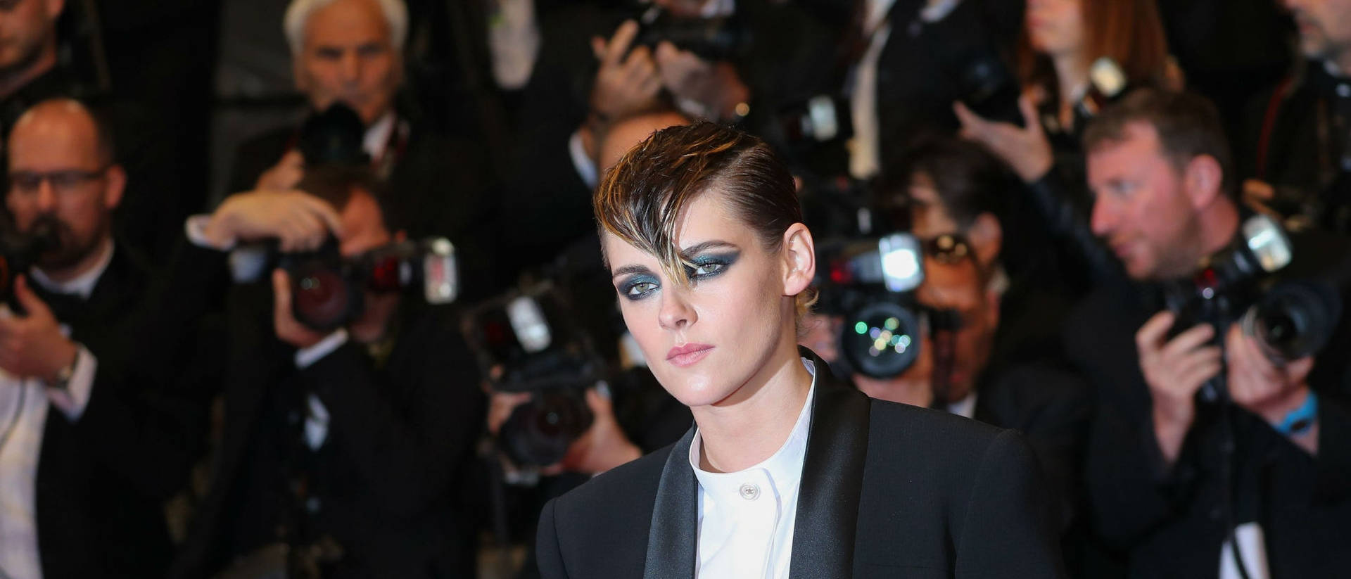 Caption: Kristen Stewart Shines At Cannes Film Festival Background