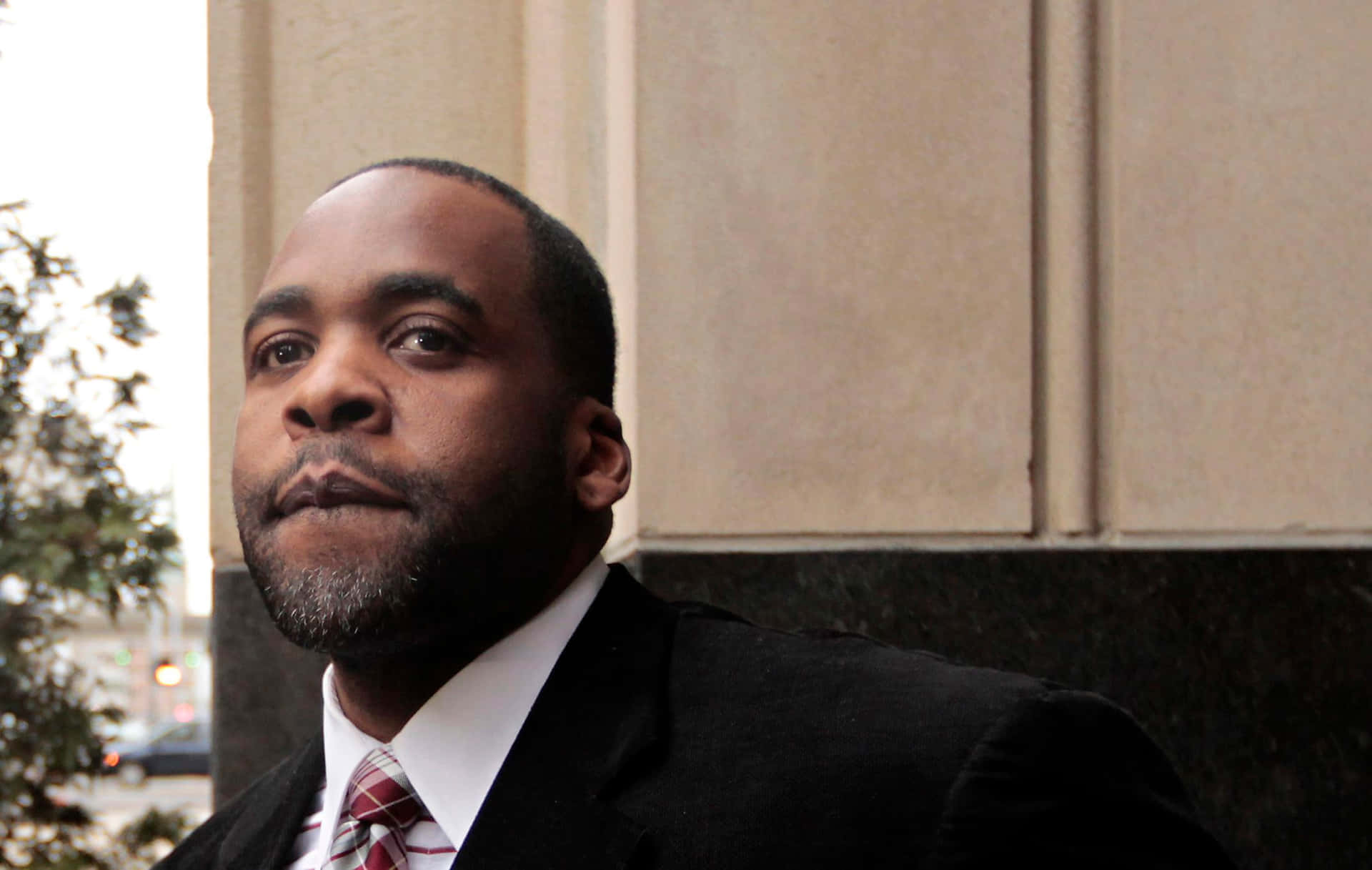 Caption: Kwame Kilpatrick In His Official Portrait As Detroit's Mayor Background