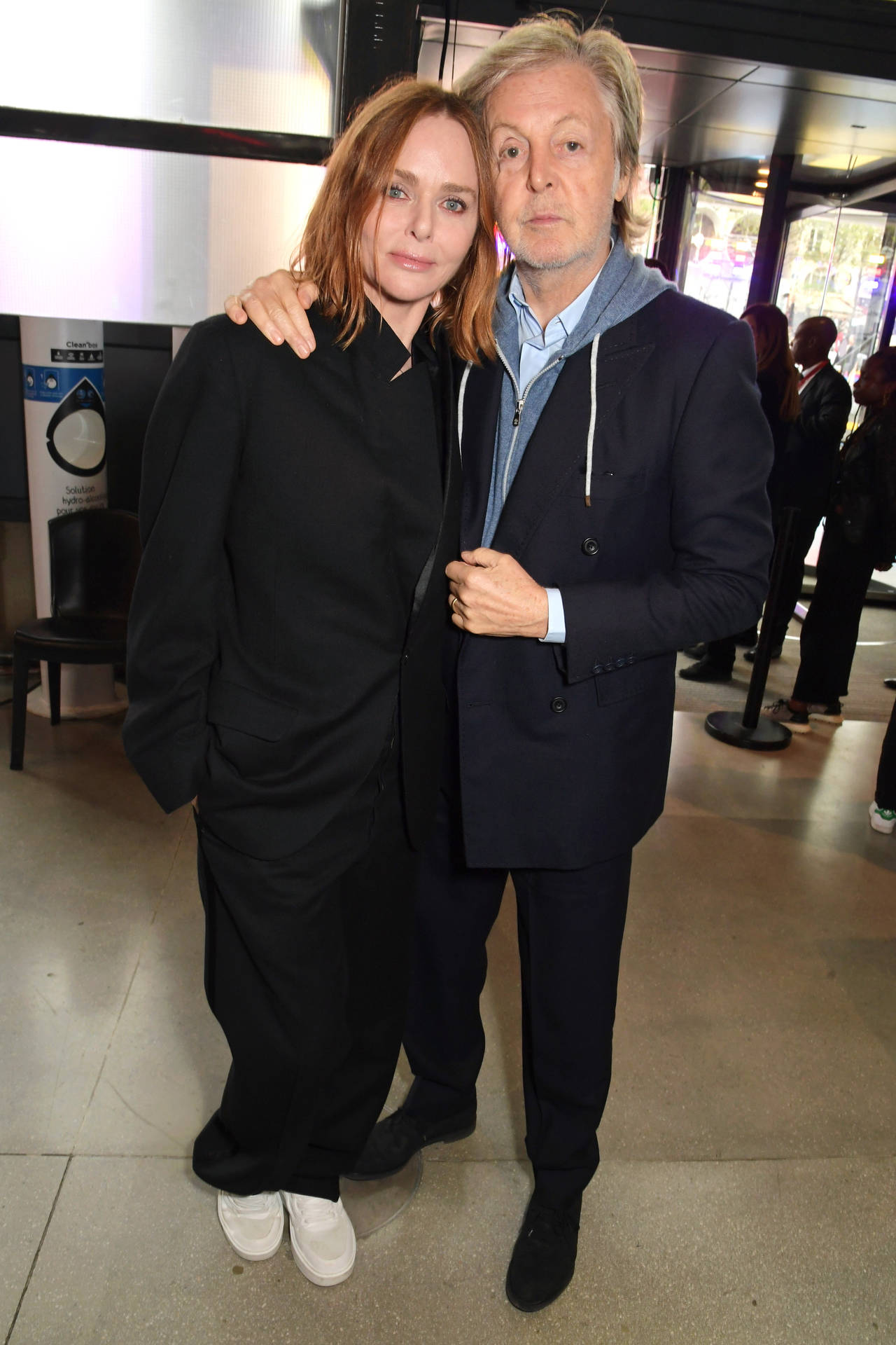 Caption: Legendary Musician Paul Mccartney With His Fashion Designer Daughter, Stella Mccartney Background