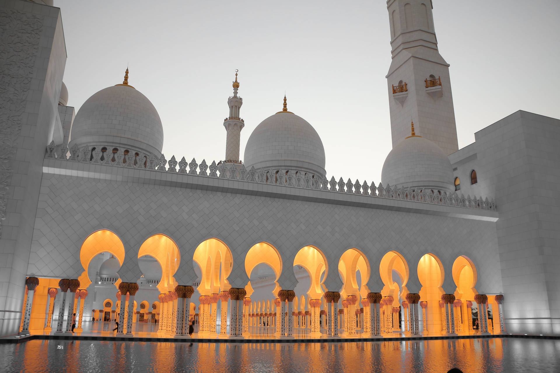 Caption: Majestic Beauty Of Sheikh Zayed Mosque Background