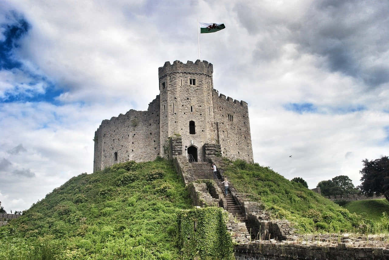 Caption: Majestic Cardiff Castle Under The Clear Sky Background