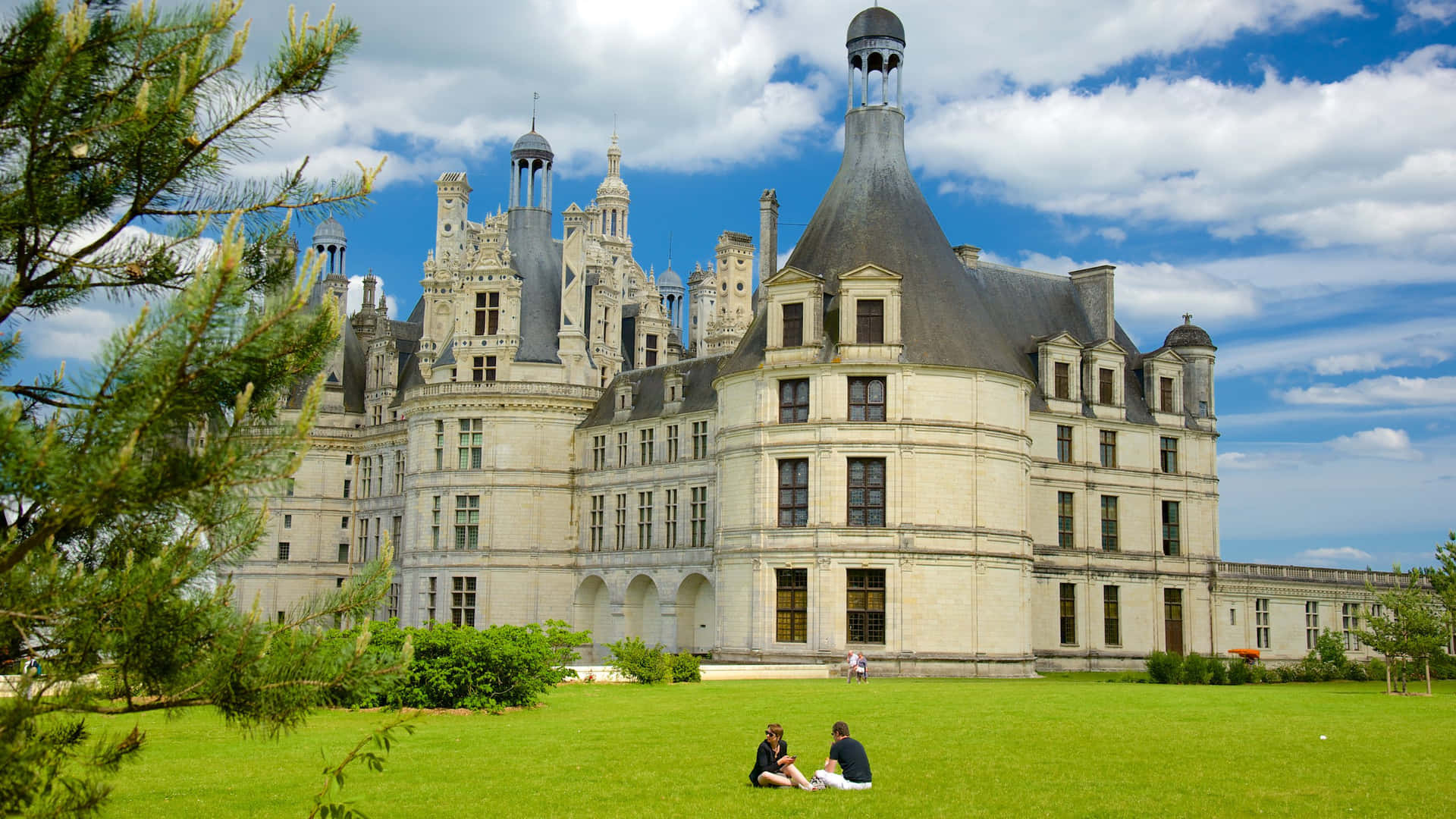 Caption: Majestic Chateau De Chambord, The Largest Castle In The Loire Valley Background