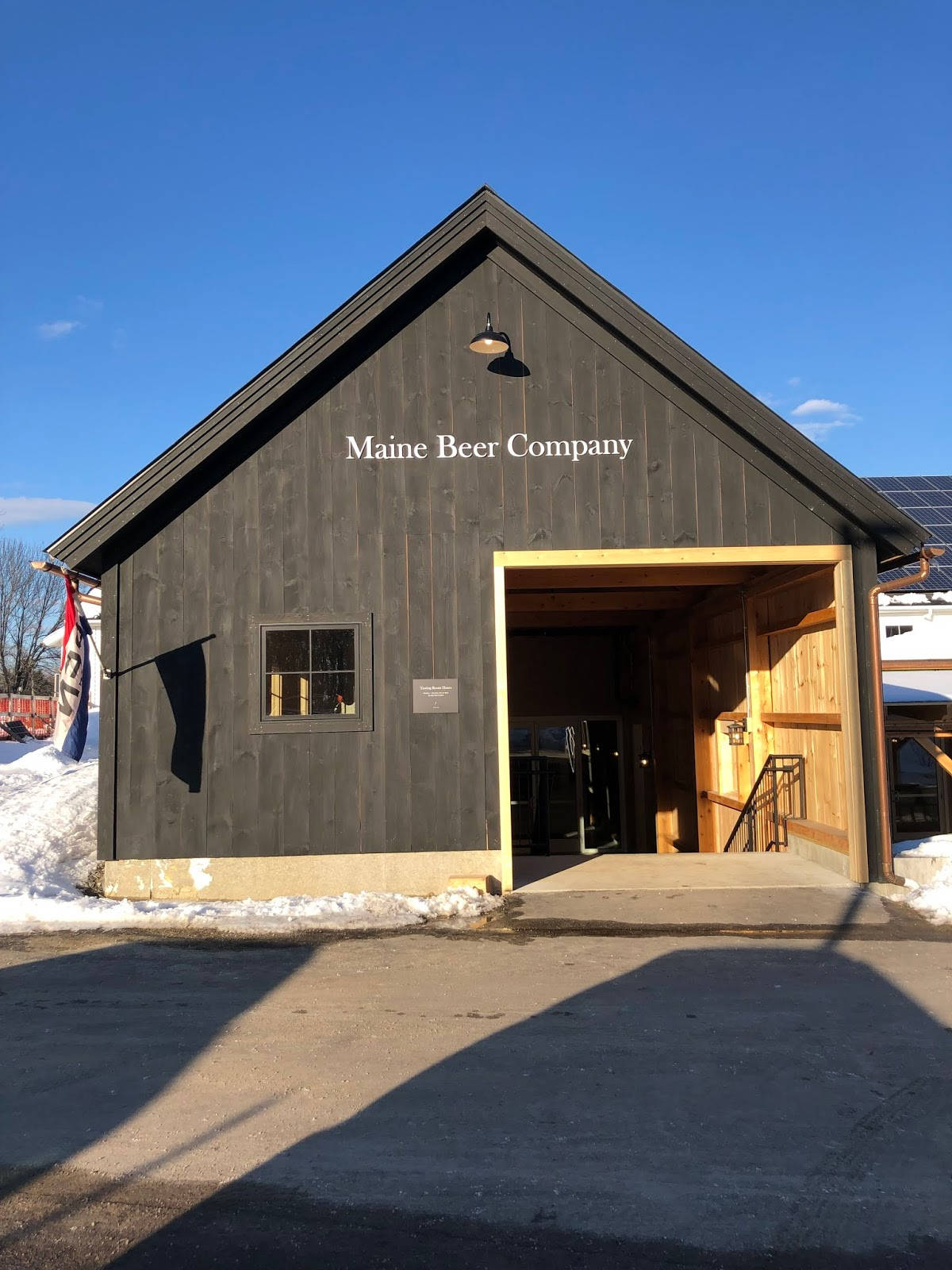 Caption: Majestic Front View Of Maine Beer Company Brewery Background