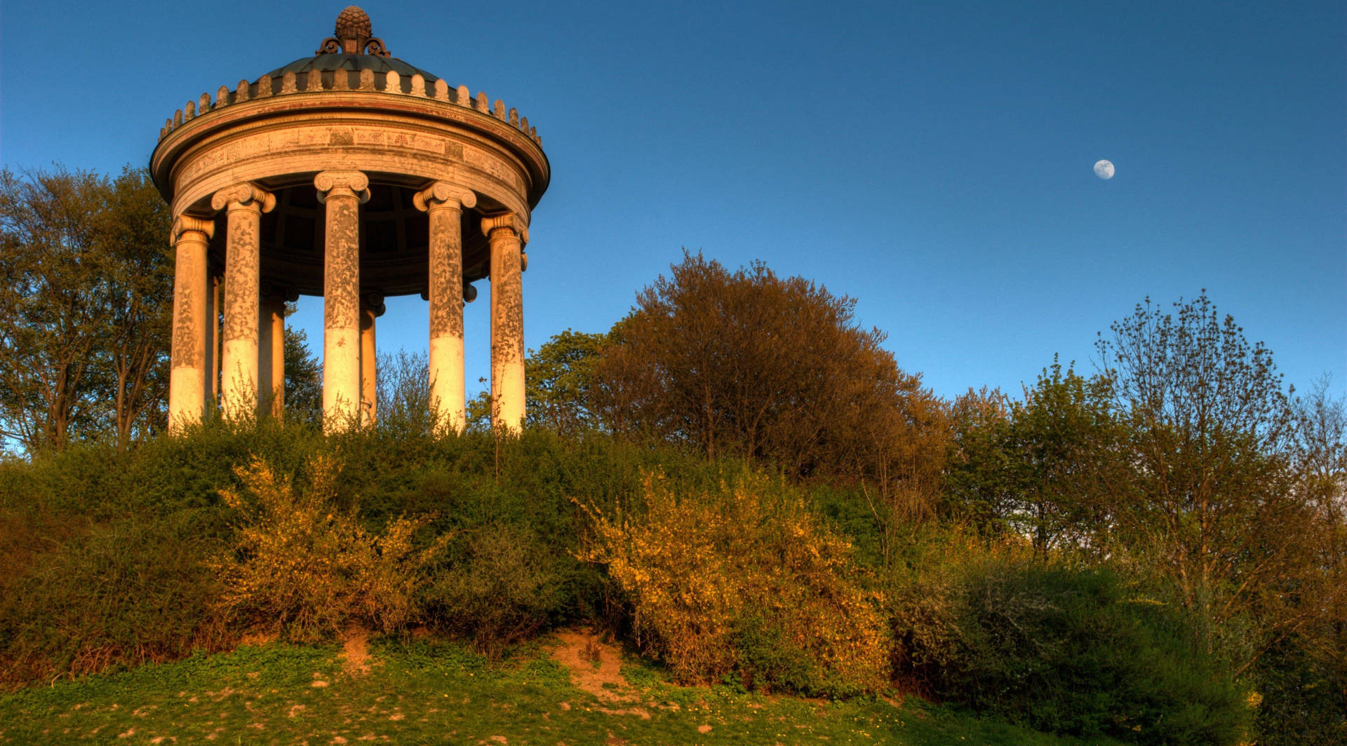 Caption: Majestic Monopteros In The English Garden, Munich Background