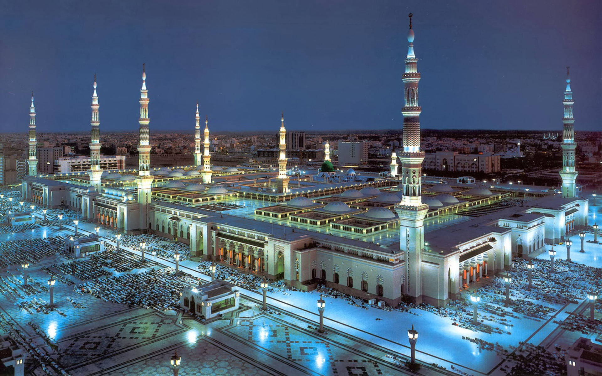 Caption: Majestic Mosque In Medina Background