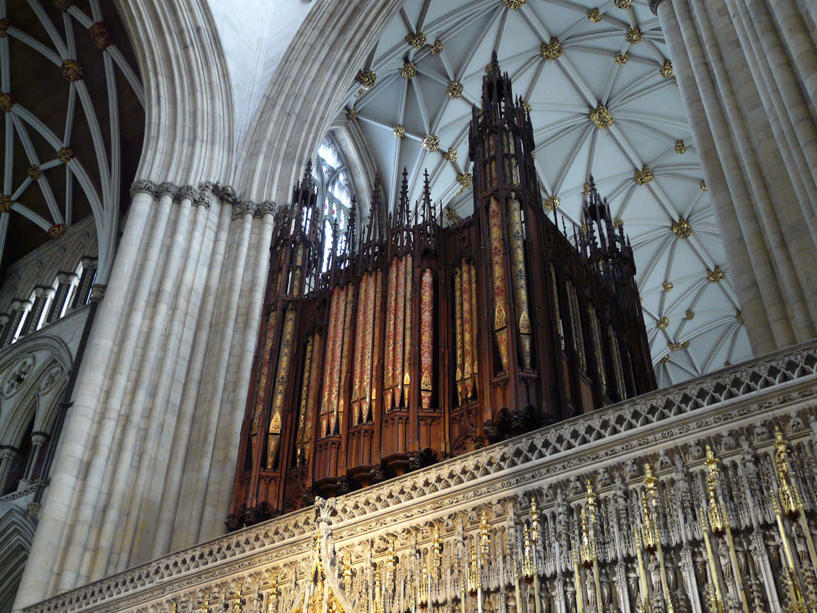 Caption: Majestic Organ Of York Minster Cathedral Background