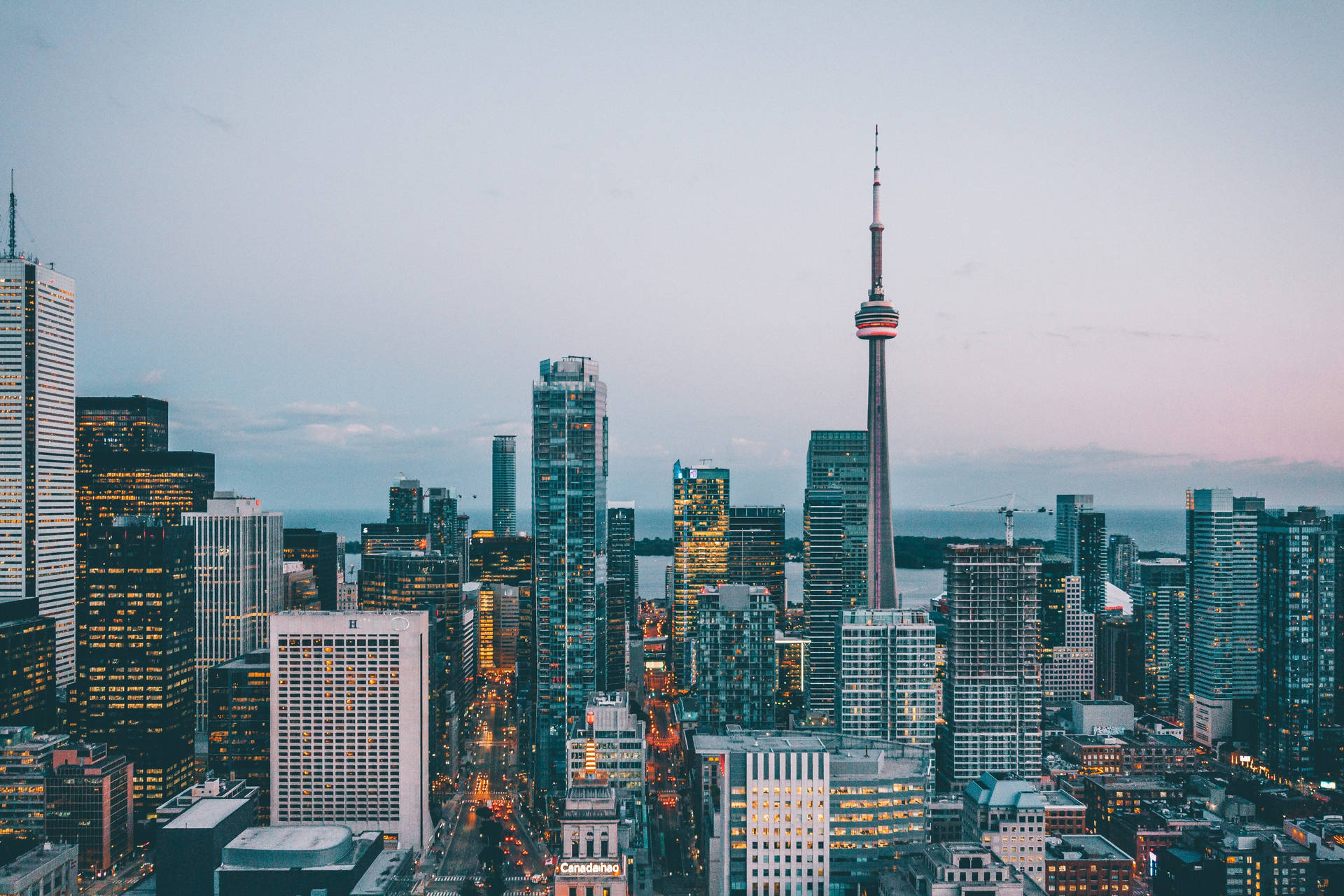 Caption: Majestic View Of Cn Tower Dominating The Toronto Skyline