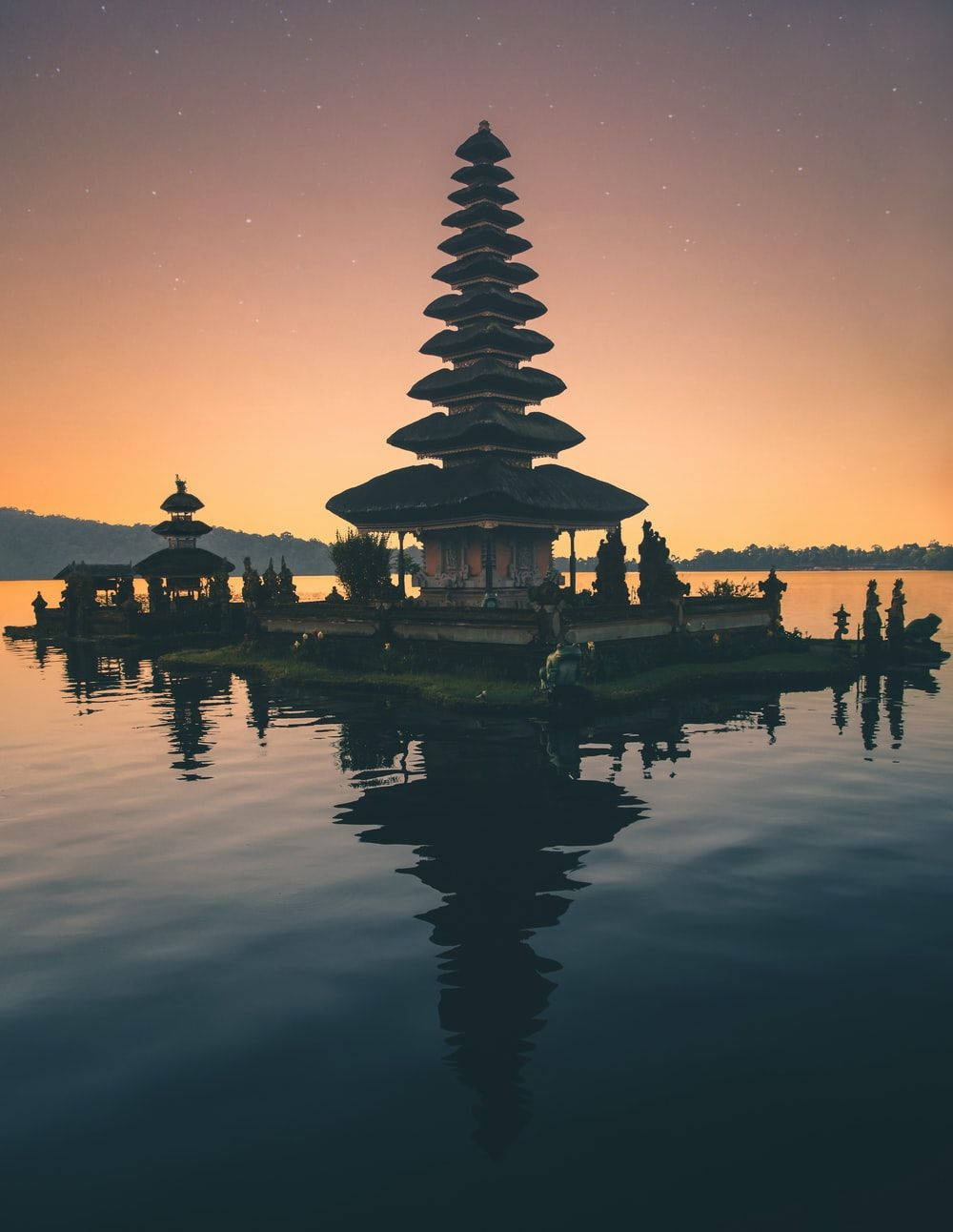 Caption: Majestic View Of Hindu Ulun Danu Beratan Temple, Bali