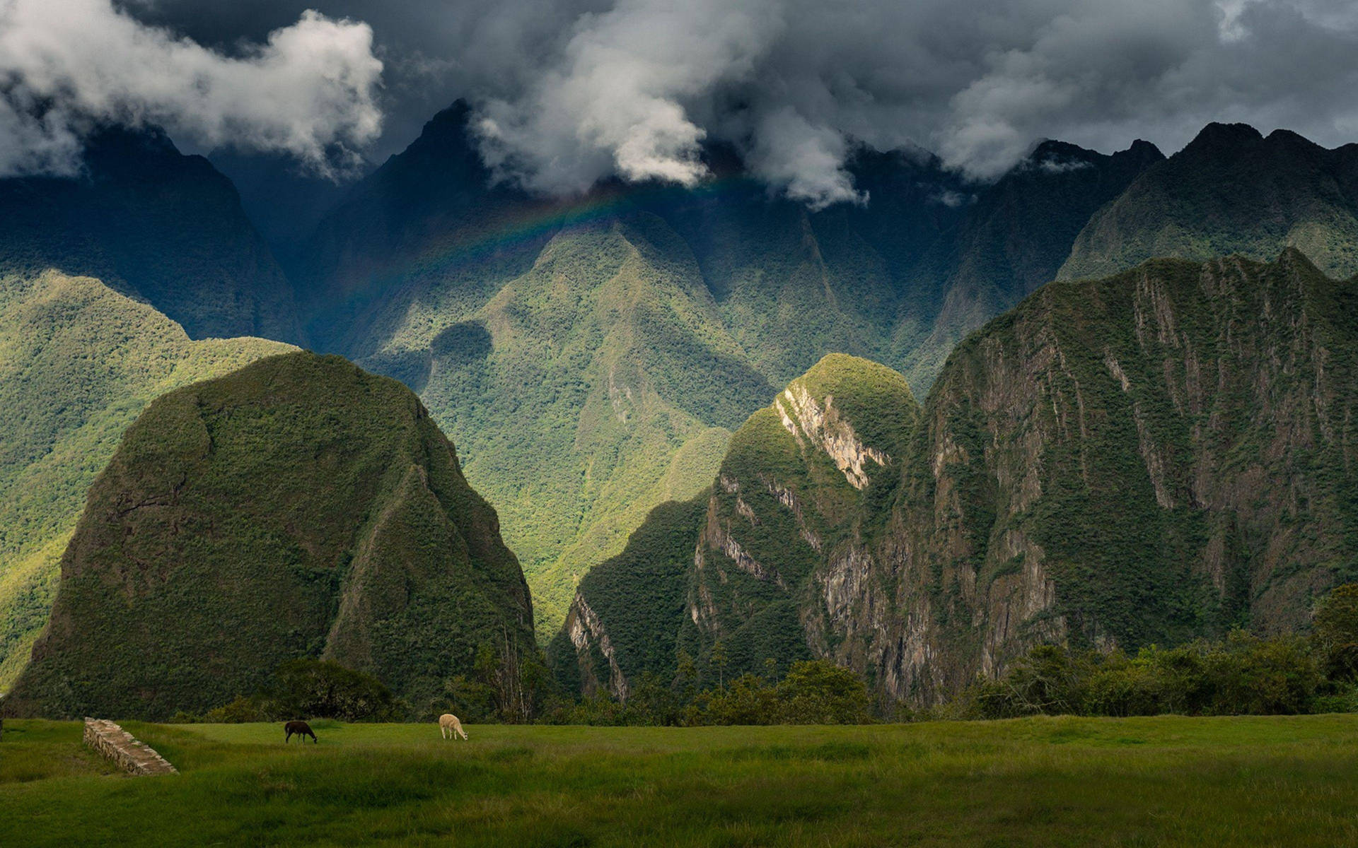 Caption: Majestic View Of Machu Picchu, Peru Background