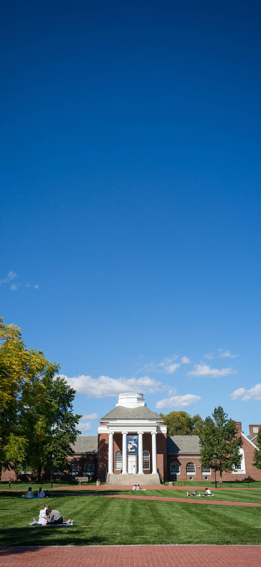 Caption: Majestic View Of Memorial Hall At University Of Delaware Background