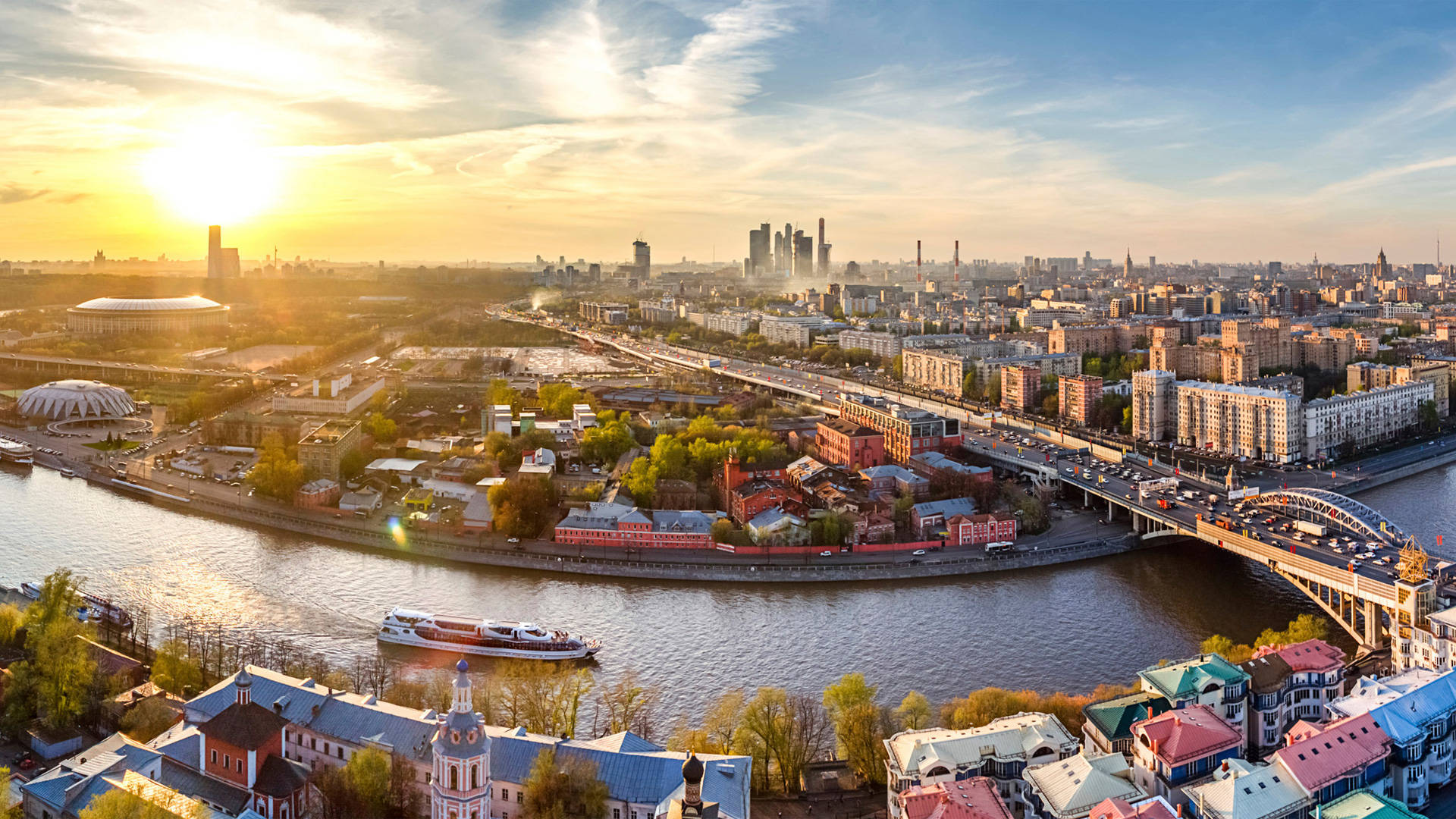Caption: Majestic View Of Moskva River In Russia Background