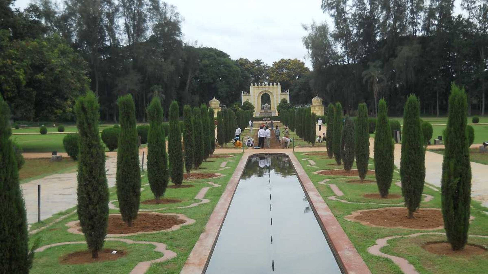 Caption: Majestic View Of Tipu Sultan's Summer Palace In Bangalore