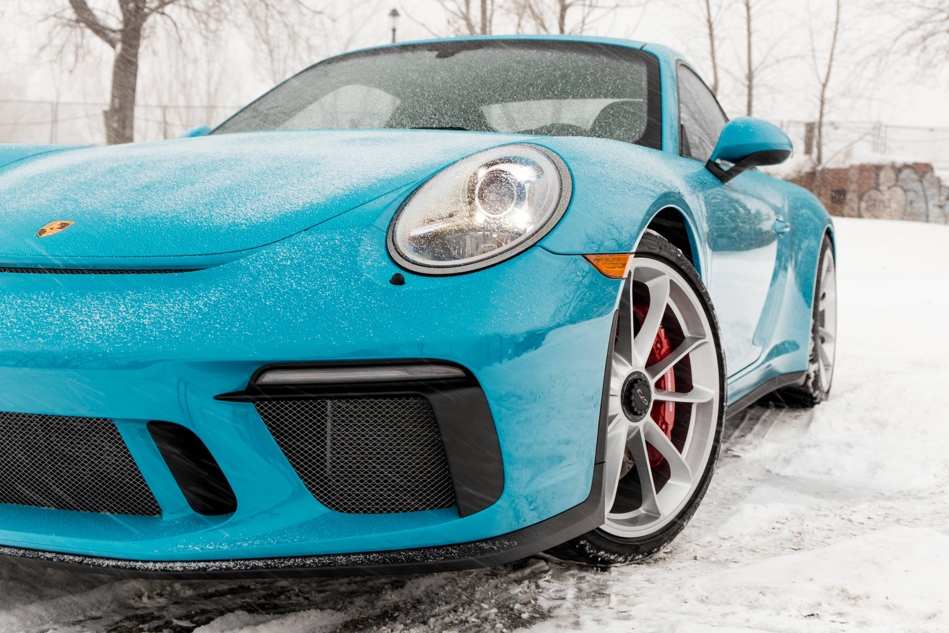 Caption: Majesty On Wheels: Porsche 911 Gt3 Luxury Car. Background