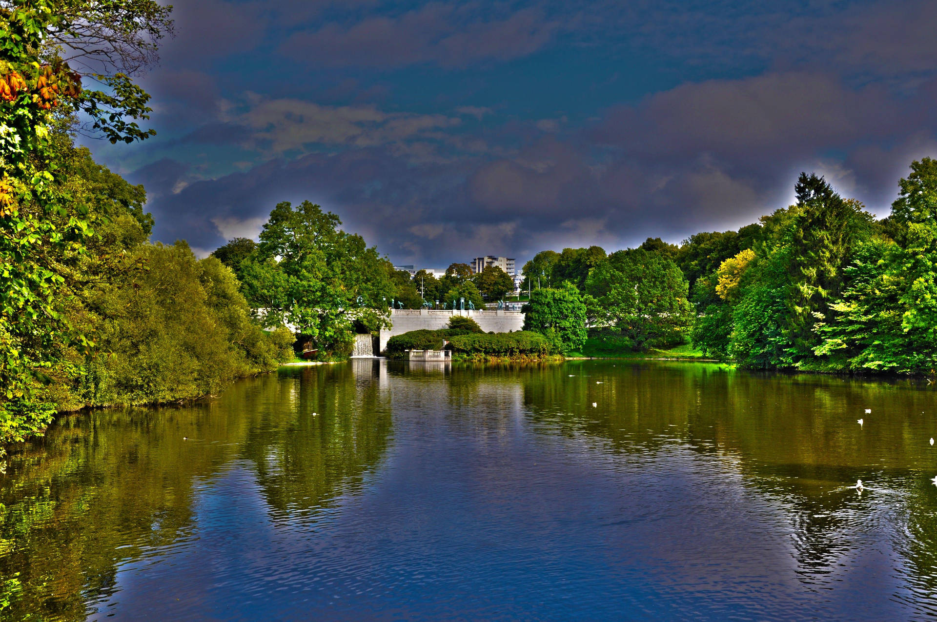 Caption: Mesmerizing River View In Oslo Background