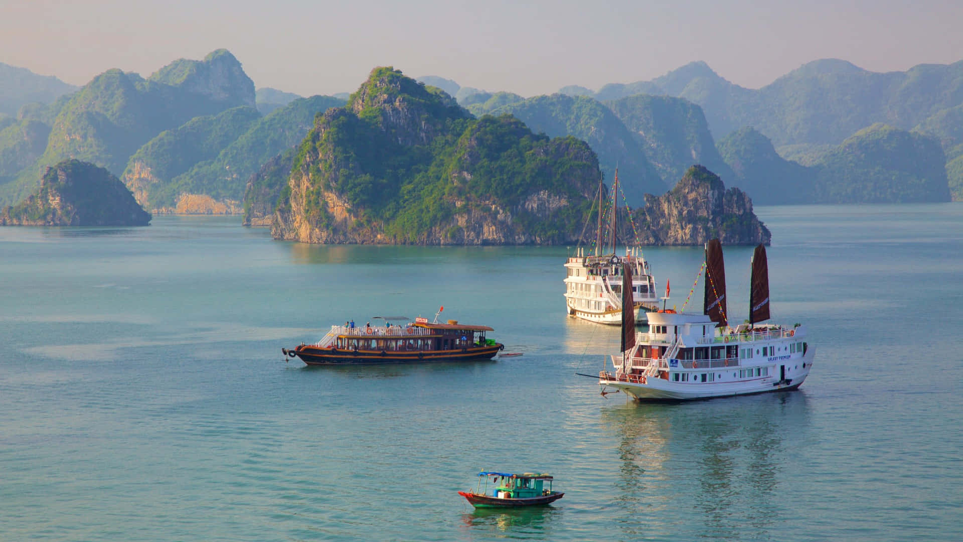 Caption: Mesmerizing View Of Halong Bay Heritage Site, Vietnam Background