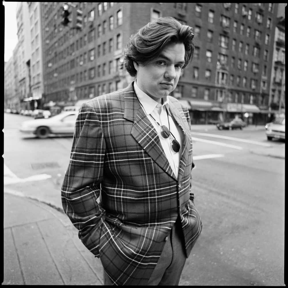 Caption: Oliver Platt Strikes A Thought-provoking Pose. Background