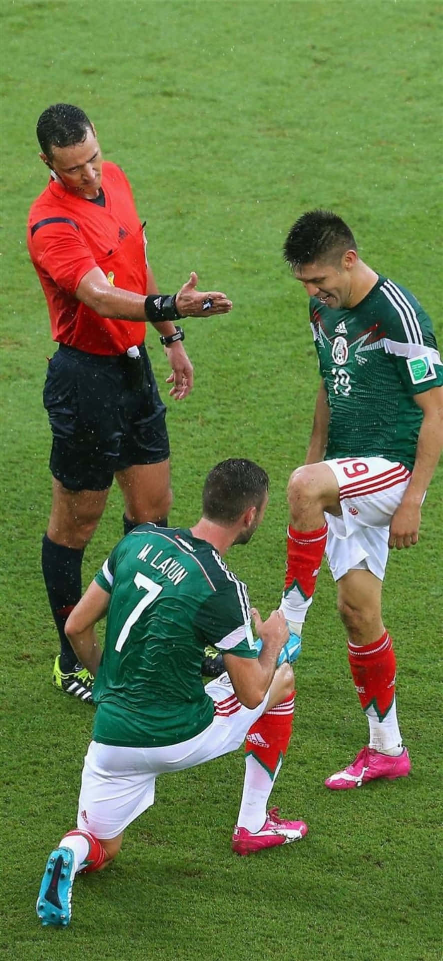 Caption: Pride And Passion - Mexico's National Football Team Background