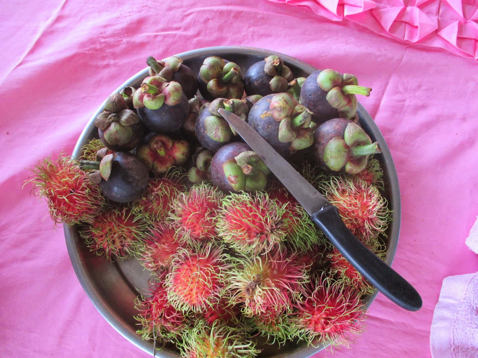 Caption: Ripe Pulasan And Mangosteen Fruits Background