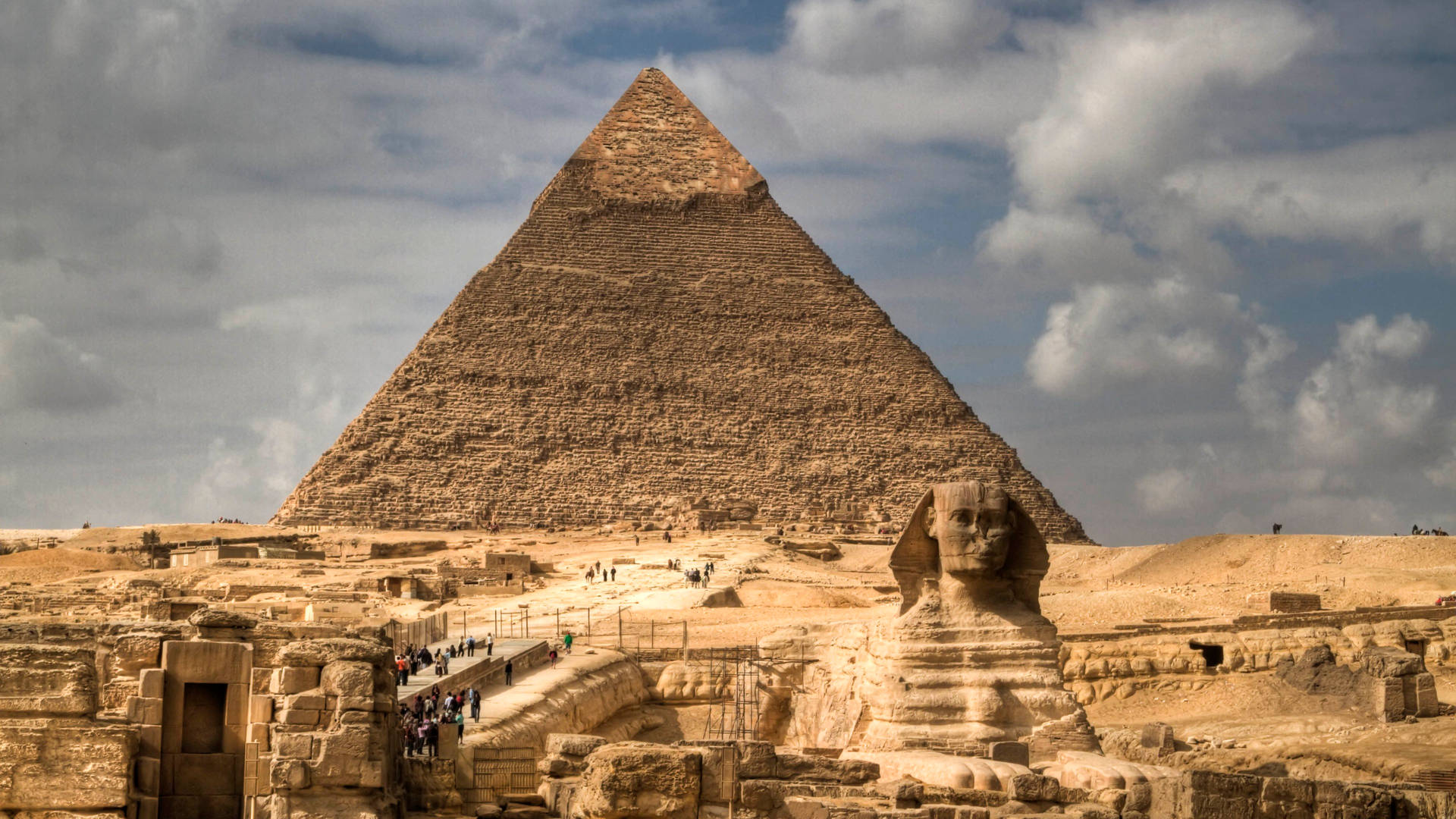 Caption: Scenic Beauty Of Pyramid And Sphinx In Egypt Background