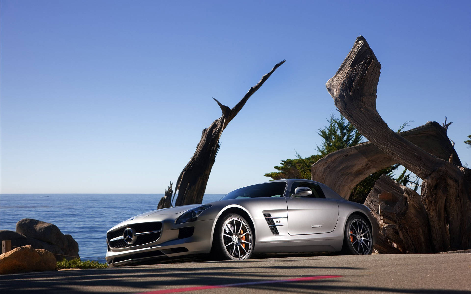 Caption: Sleek Mercedes-benz - The Epitome Of Luxury Background