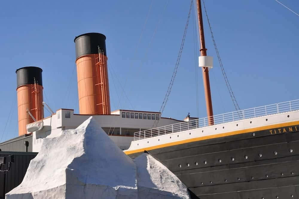 Caption: Spectacular View Of Rms Titanic Museum With Iceberg