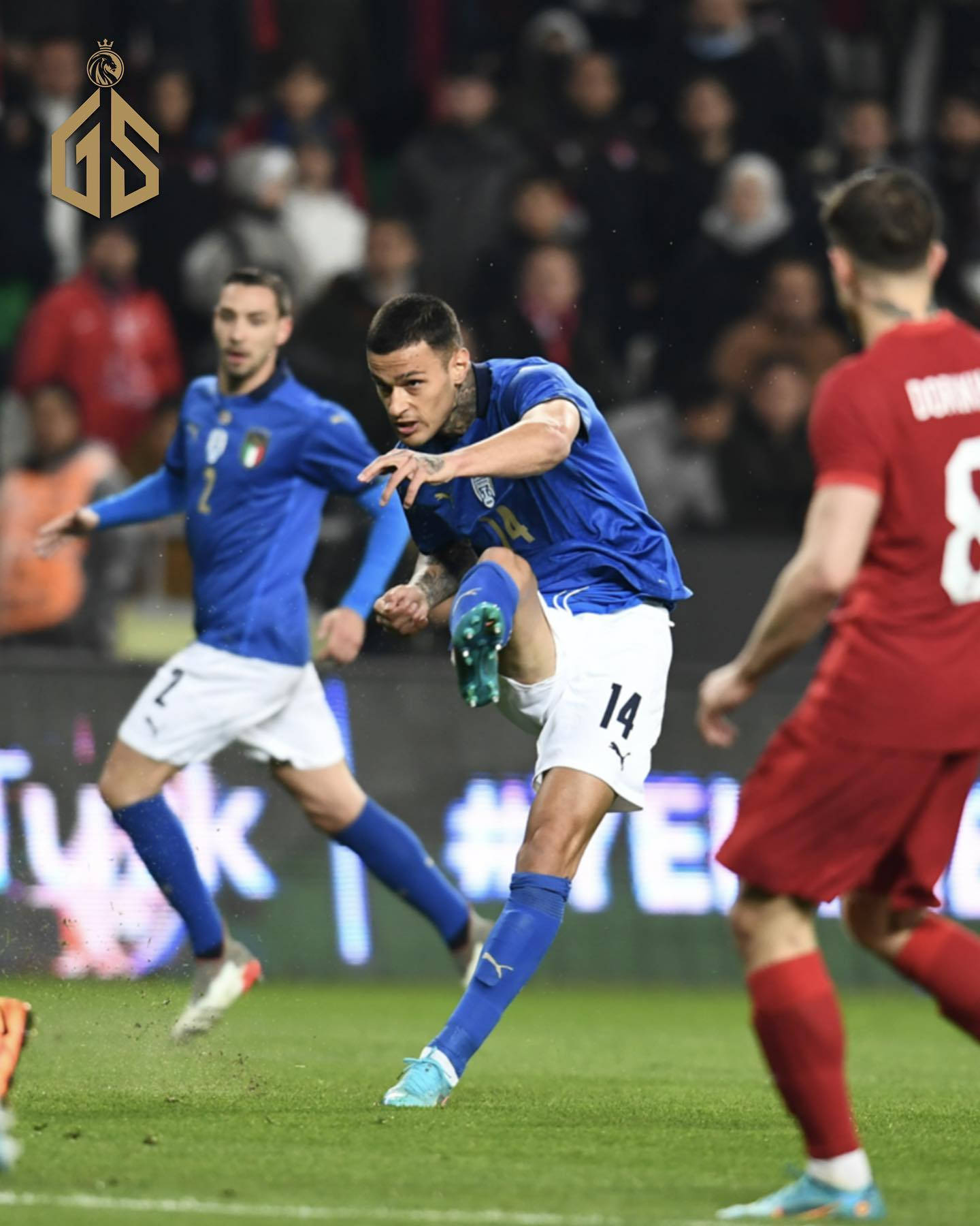 Caption: Striker Gianluca Scamacca In Action Background