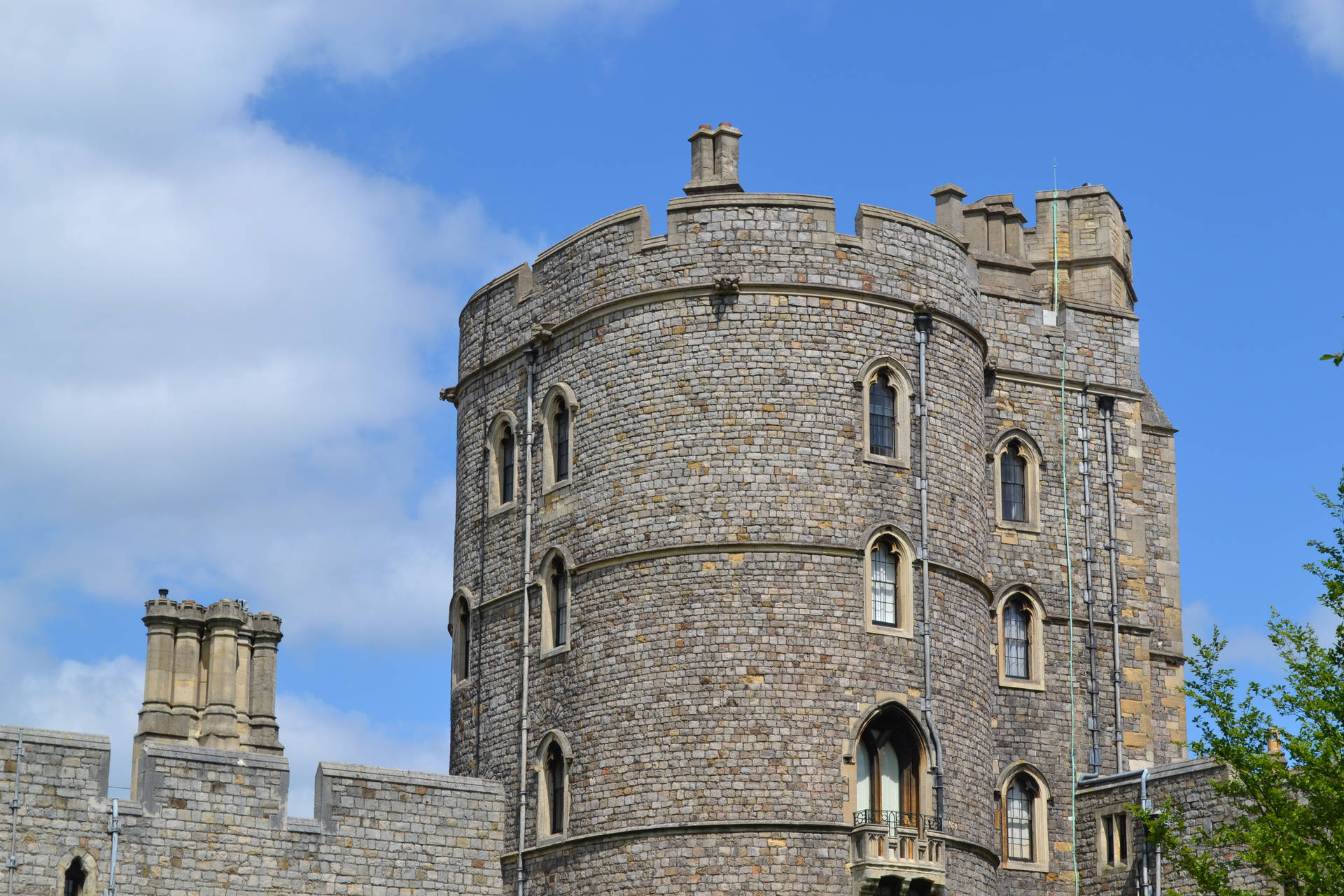 Caption: Stunning Prospect Of Windsor Castle Against Azure Skies Background