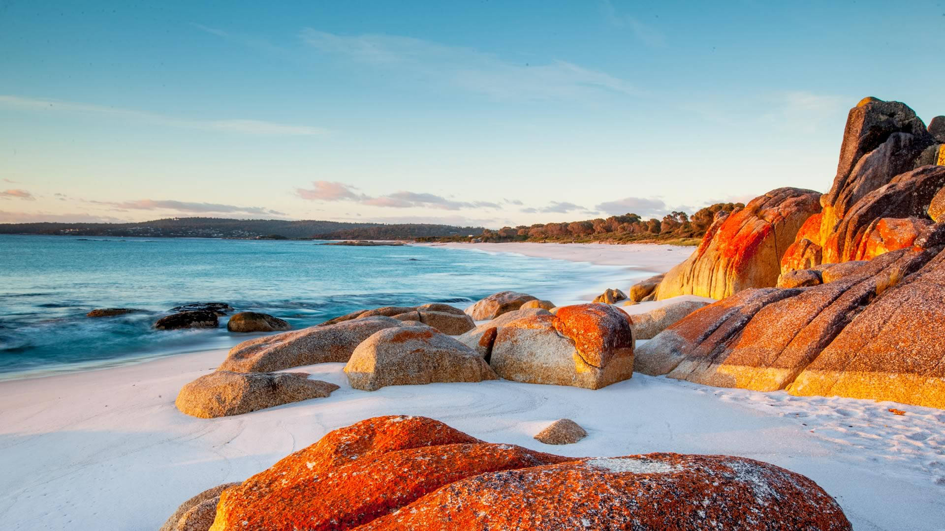 Caption: Stunning Sandy Rocks Of Tasmania Background