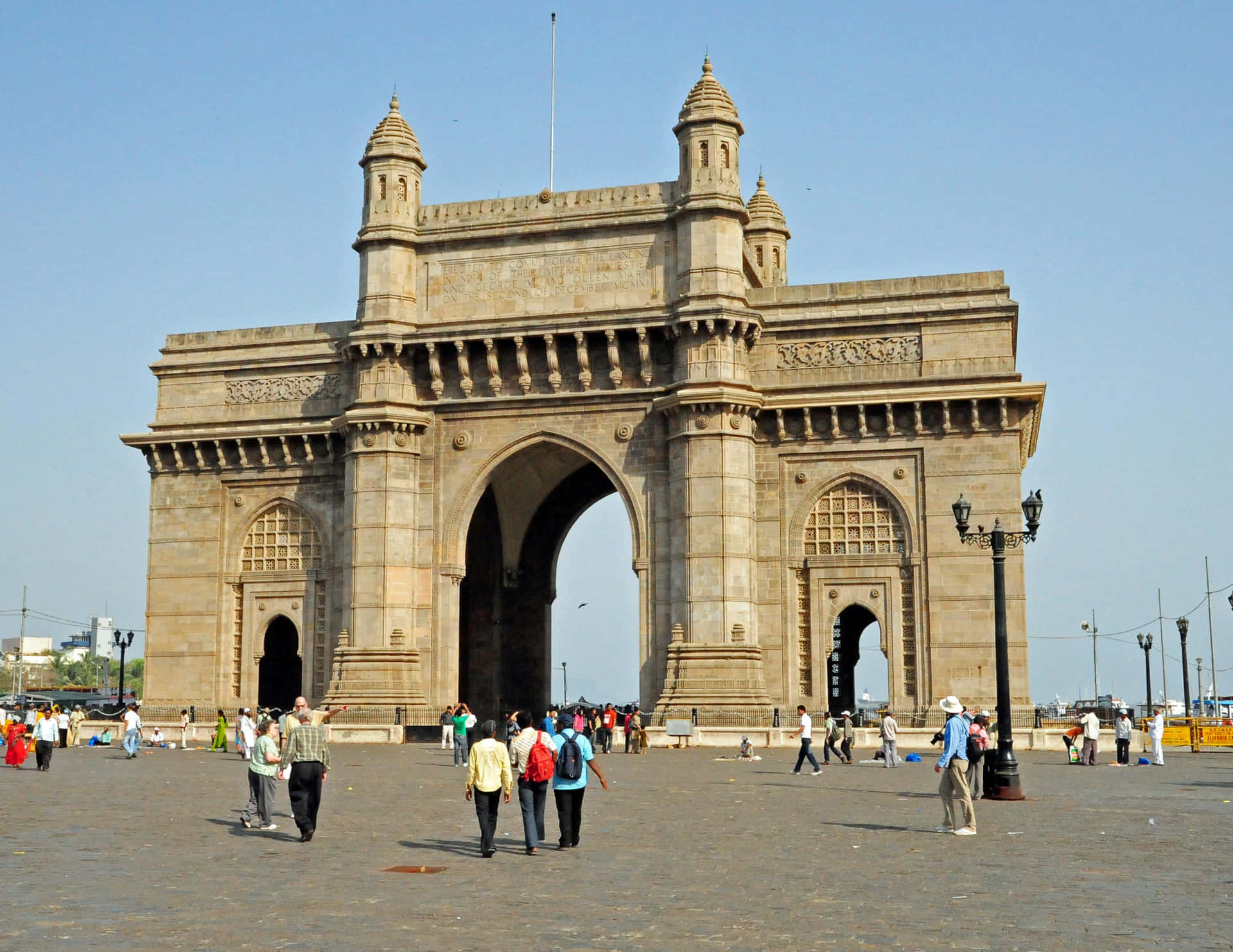 Caption: Stunning View Of Gateway Of India Background