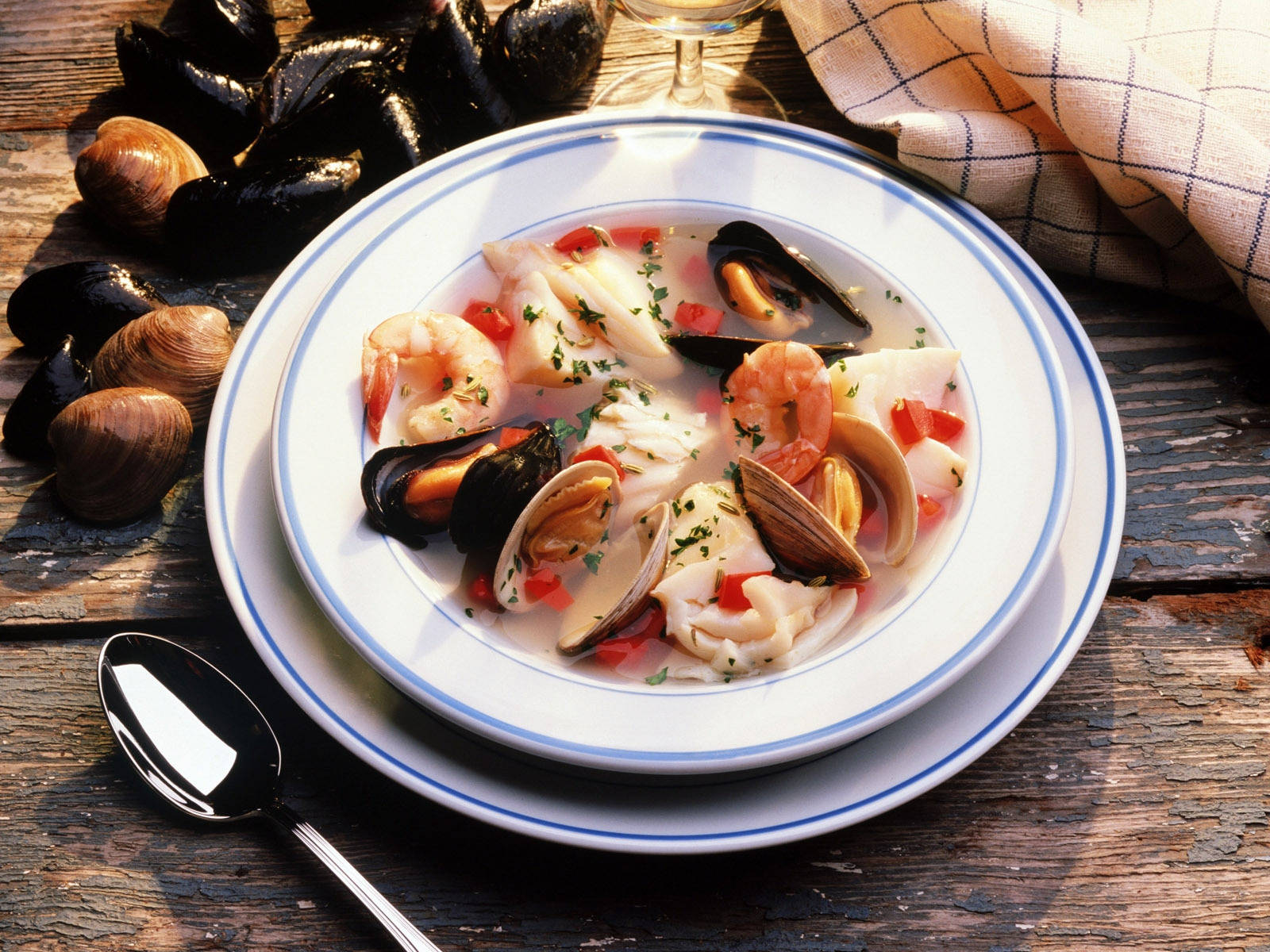 Caption: Succulent Mussels And Clams Seafood Soup Background