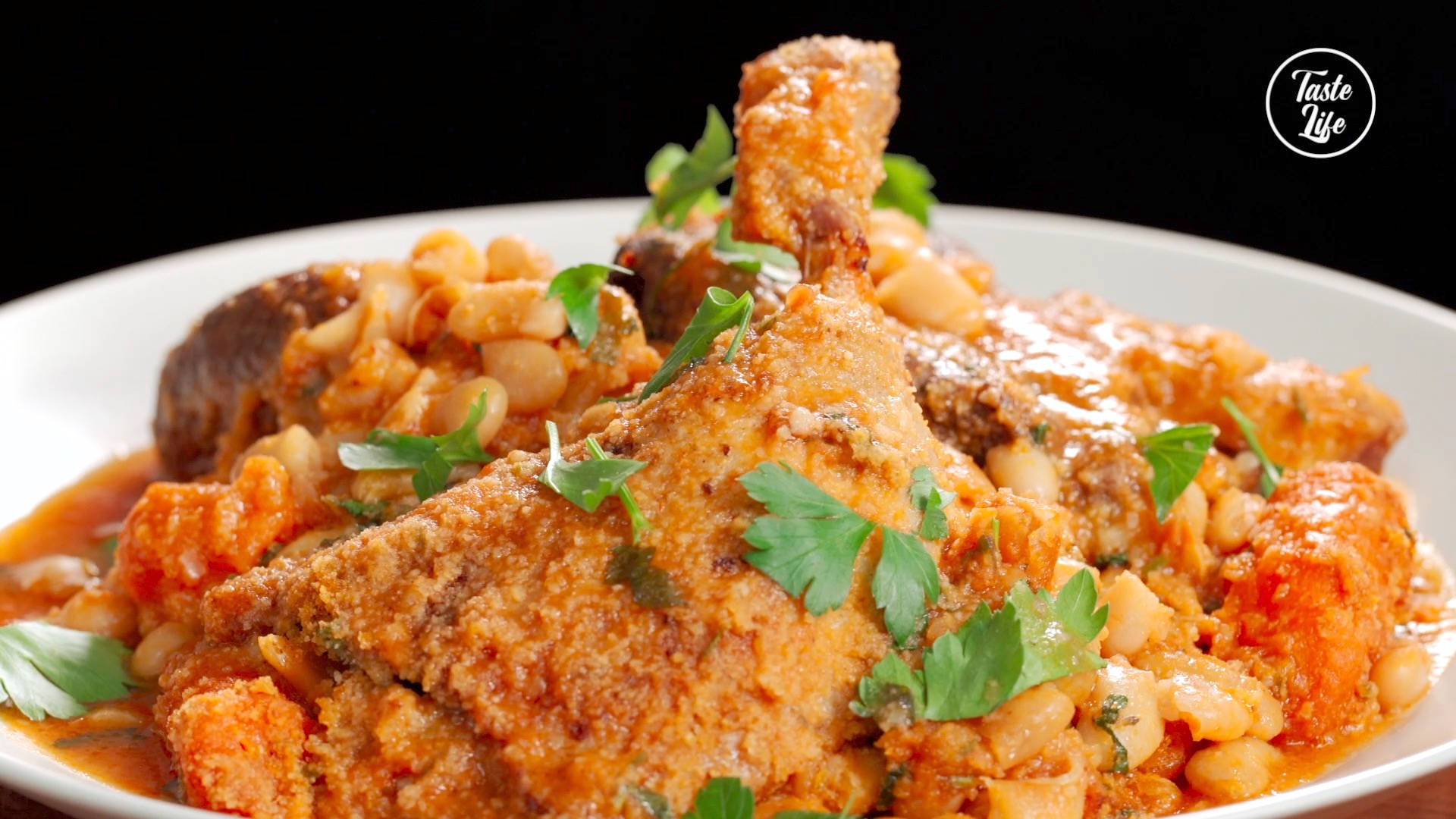 Caption: Sumptuous Chicken Cassoulet With Parsley Garnish Background